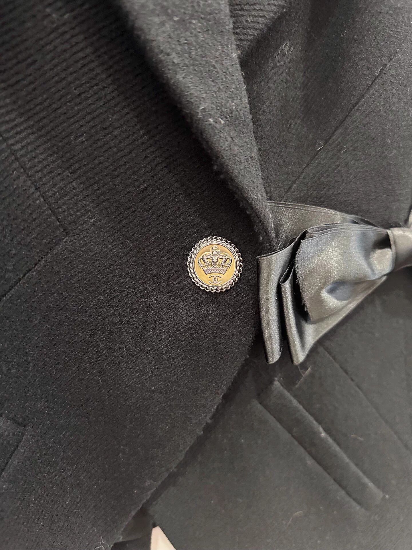 Chanel Chanel Women's Black Wool Blazer Bow CC Buttons Size S / US 4 / IT 40 - 5 Thumbnail