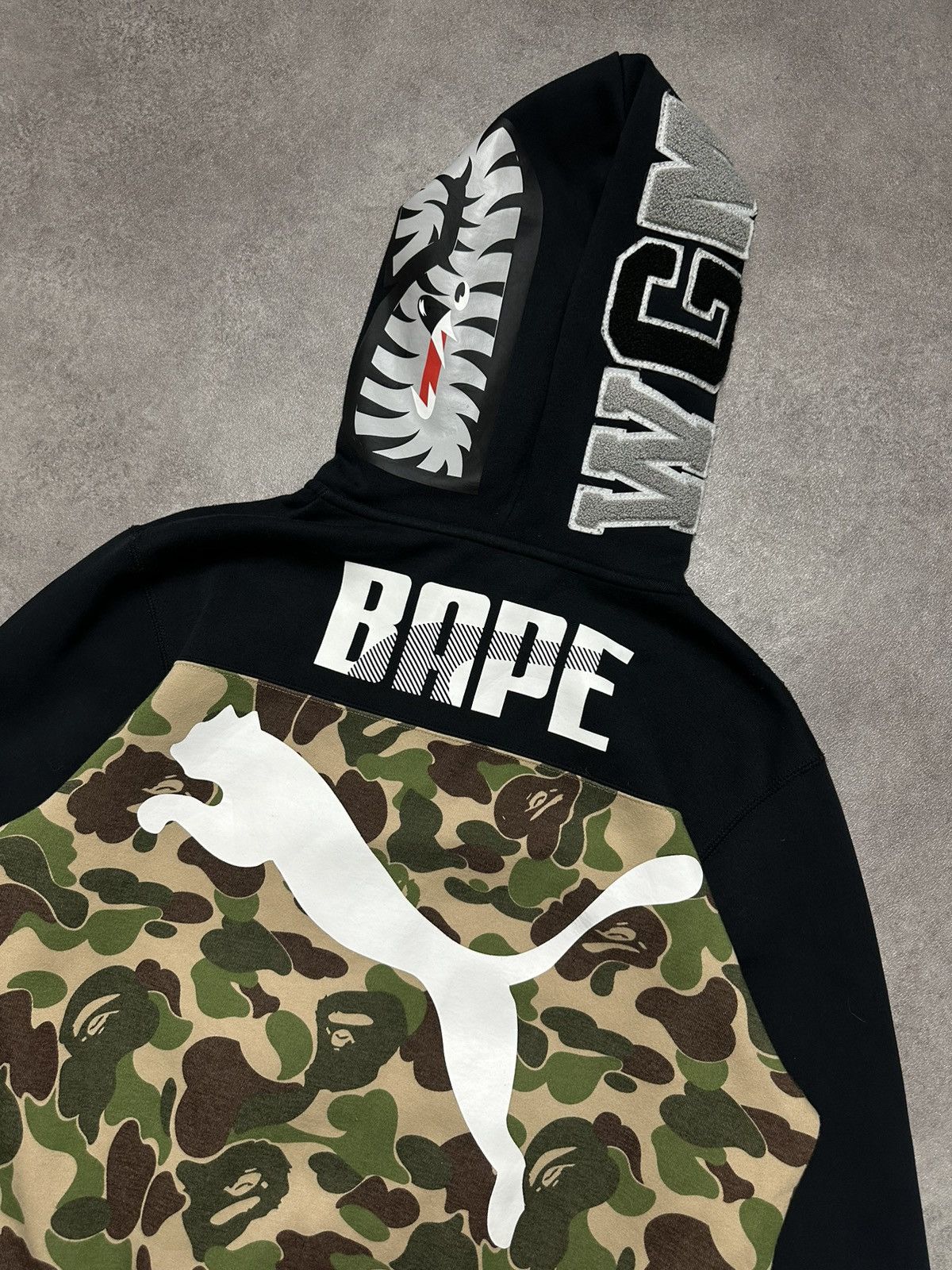 Bape × Puma BAPE X PUMA ABC CAMO SHARK HOODIE USED SIZE MEDIUM BLACK Size US M / EU 48-50 / 2 - 7 Thumbnail