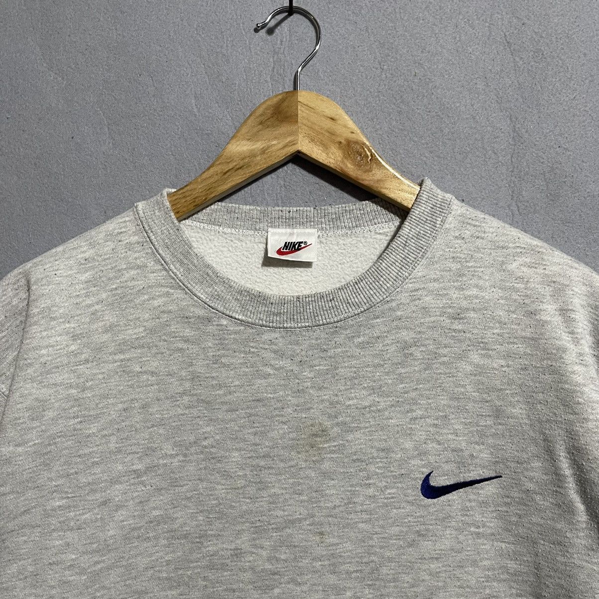 Nike Vintage 90s Nike Small Swoosh Crewneck Sweatshirt – Grey Size US L / EU 52-54 / 3 - 2 Thumbnail
