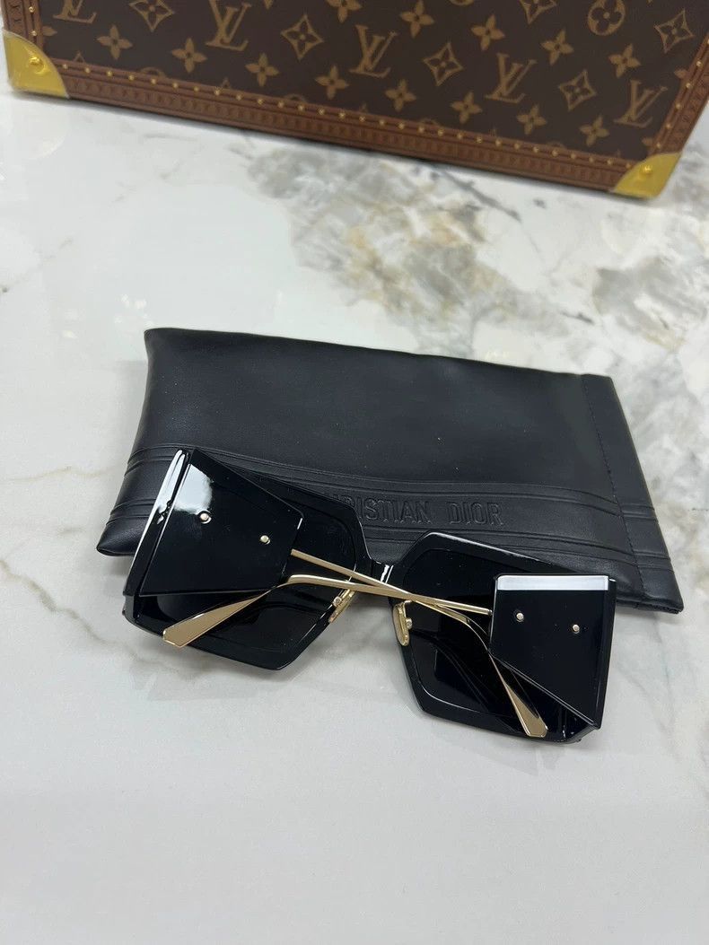 Dior Dior Sunglasses with Case, Cool Design-2506 Size ONE SIZE - 5 Thumbnail