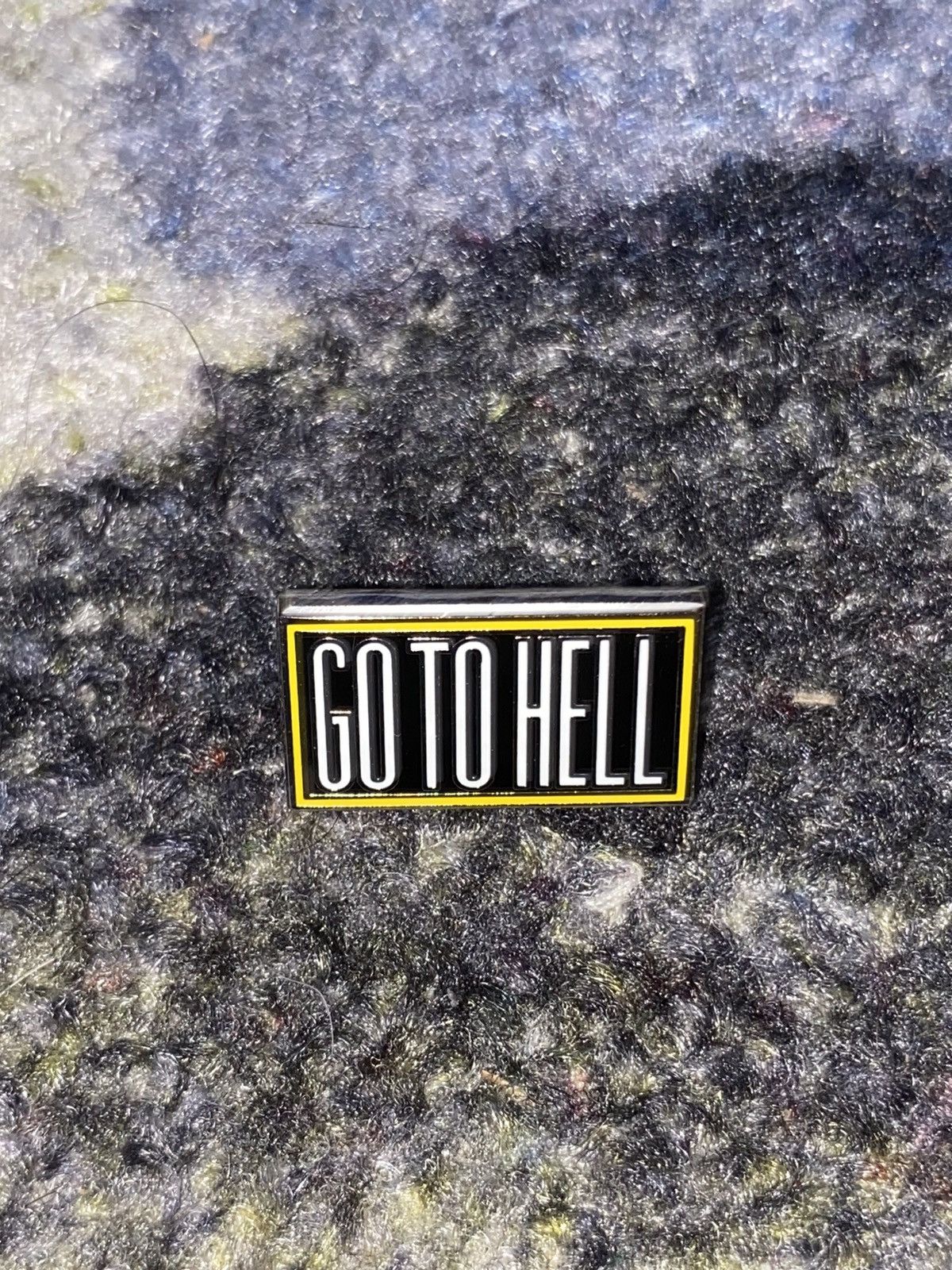 Supreme Supreme Go To Hell Pin Size ONE SIZE - 1 Thumbnail