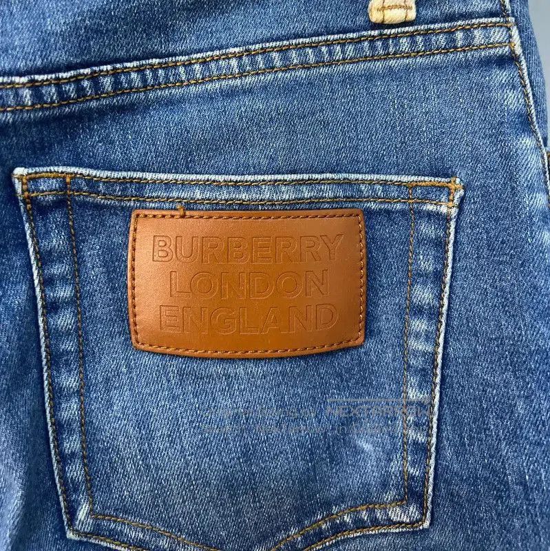 Burberry Burberry Light Blue Denim Women's Jeans. Size 23" - 6 Thumbnail