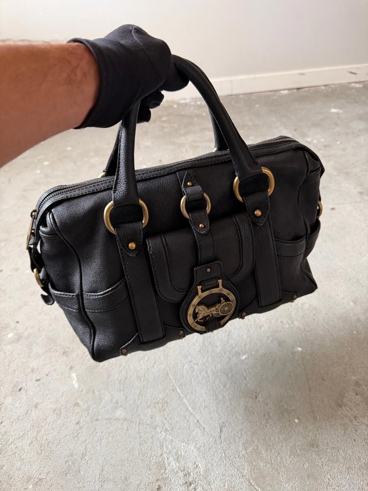 Celine Celine Horse Carriage Logo Shoulder Bag Black Size ONE SIZE - 6 Thumbnail