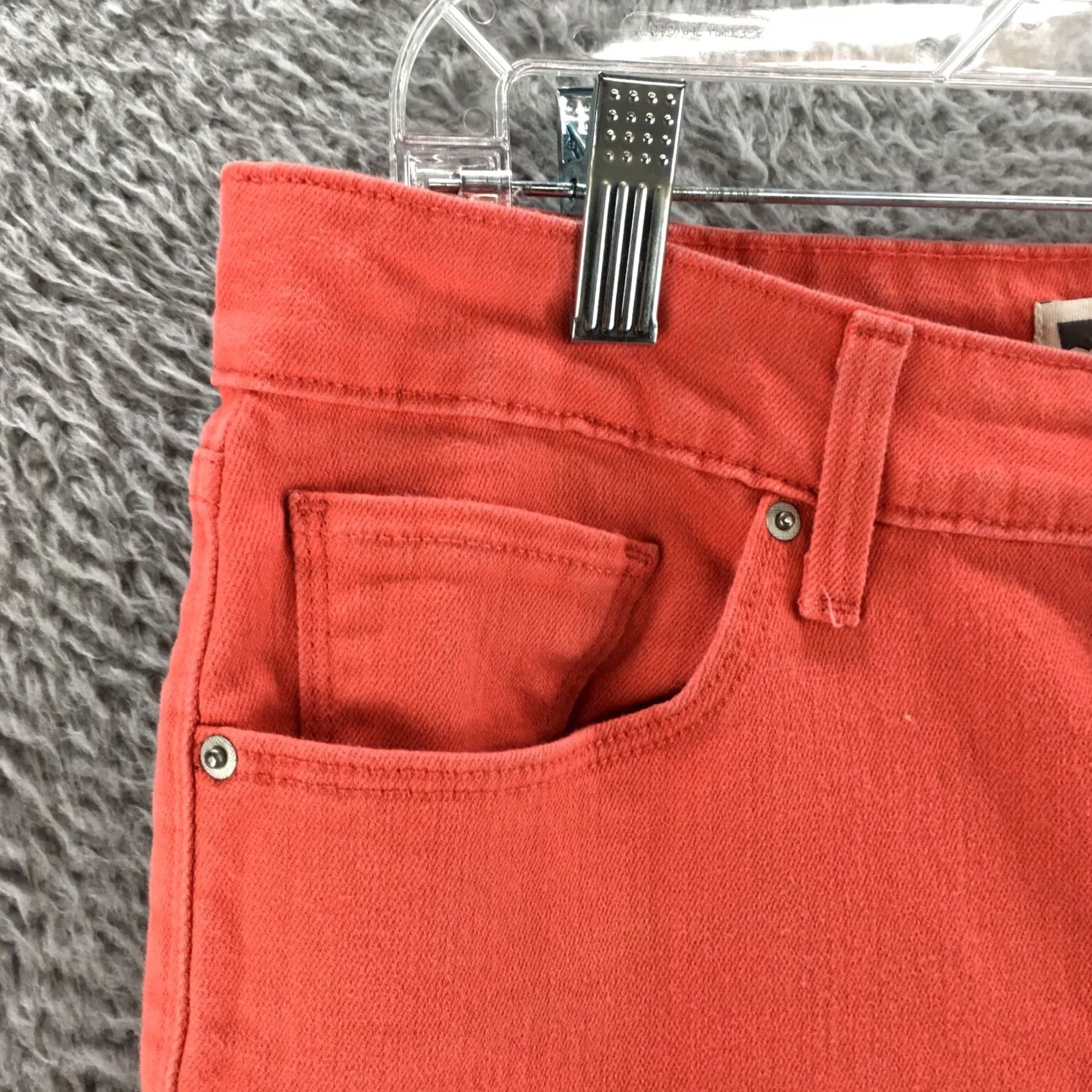 Levi's Levis Pedal Skimmer Short Womens 8 Coral Mid Rise Zip Fly Button 5 Pocket Cuffed Size 30" / US 8 / IT 44 - 3 Thumbnail