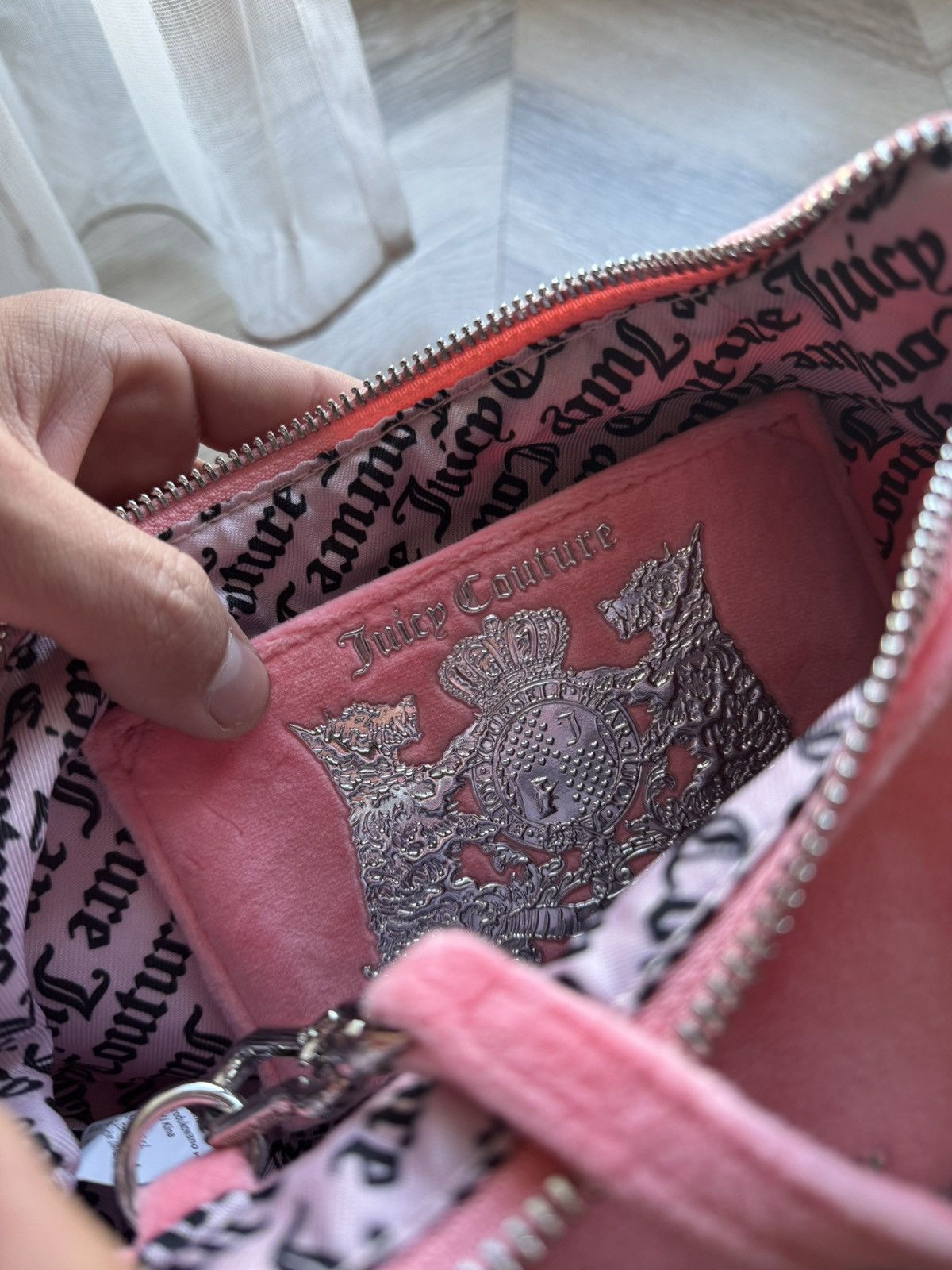Juicy Couture Juicy Coutre Velour Big logo Pink Y2K shoulder bag Size ONE SIZE - 8 Thumbnail