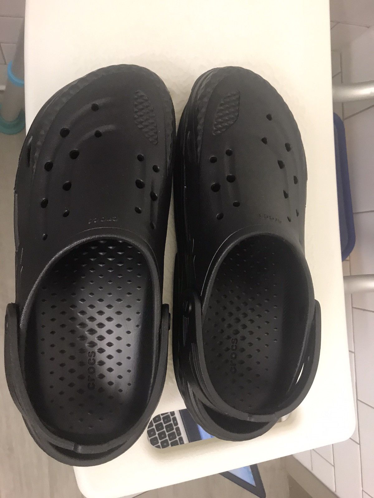 Crocs Crocs Off Grid Clog Unisex W12 M10 Size US 10 / EU 43 - 2 Thumbnail