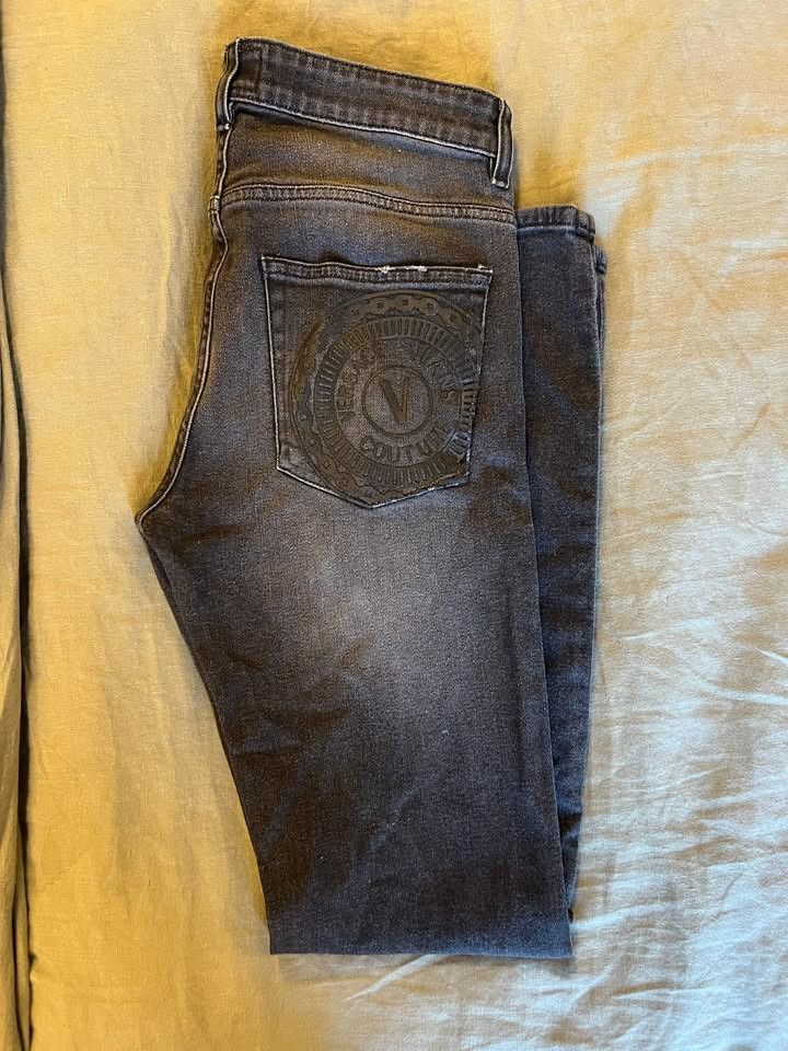 Versace × Versace Jeans Couture Men’s Black V-Emblem Jeans Size 31x30 Size US 31 - 4 Thumbnail