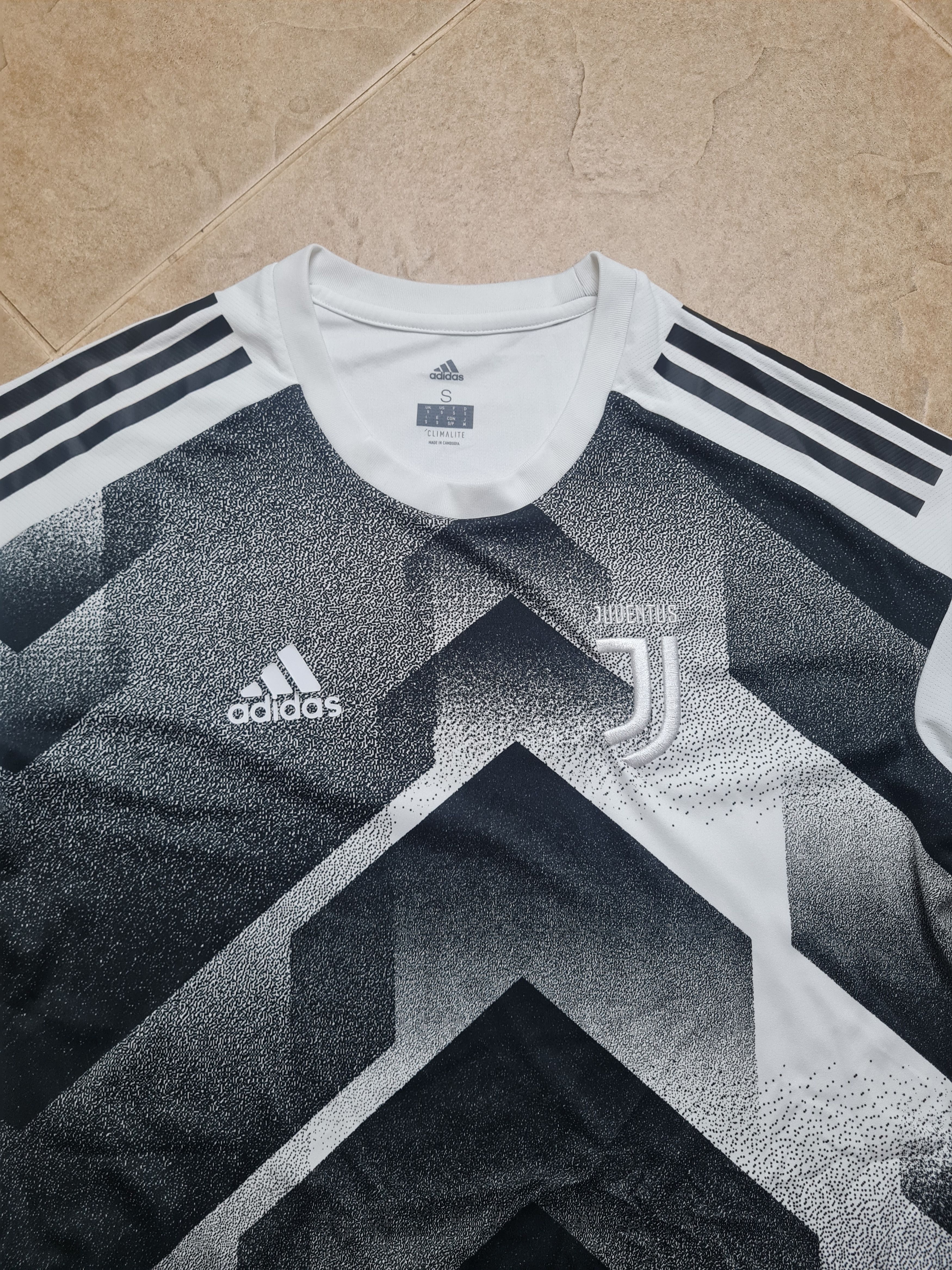 Adidas Football Jersey Adidas Juventus Soccer Shirt Vintage Size US S / EU 44-46 / 1 - 14 Thumbnail