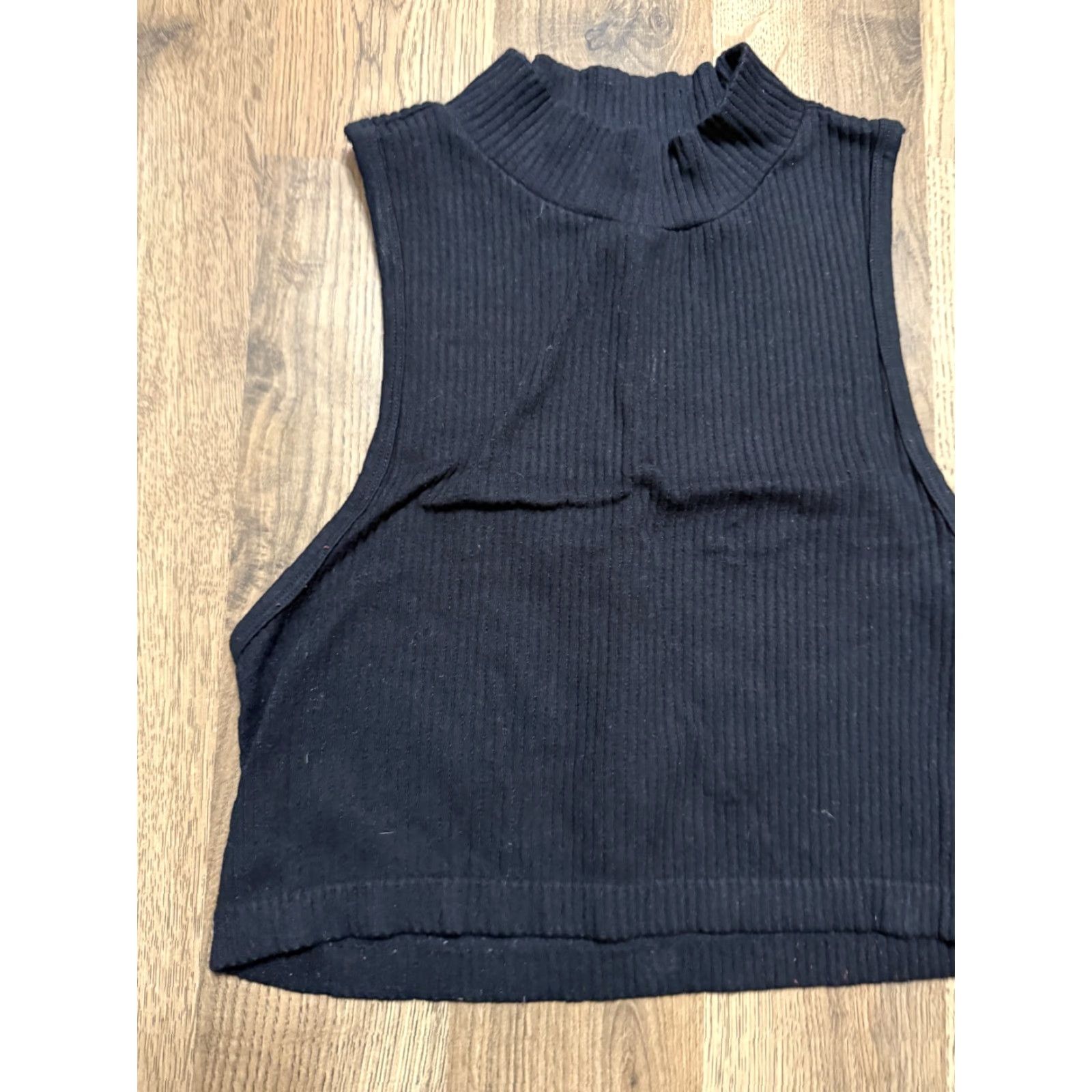 Aeropostale AeroPOSTALE Tank Top Womens Size Medium Black Mock Neck Crop Ribbed Size M / US 6-8 / IT 42-44 - 3 Thumbnail