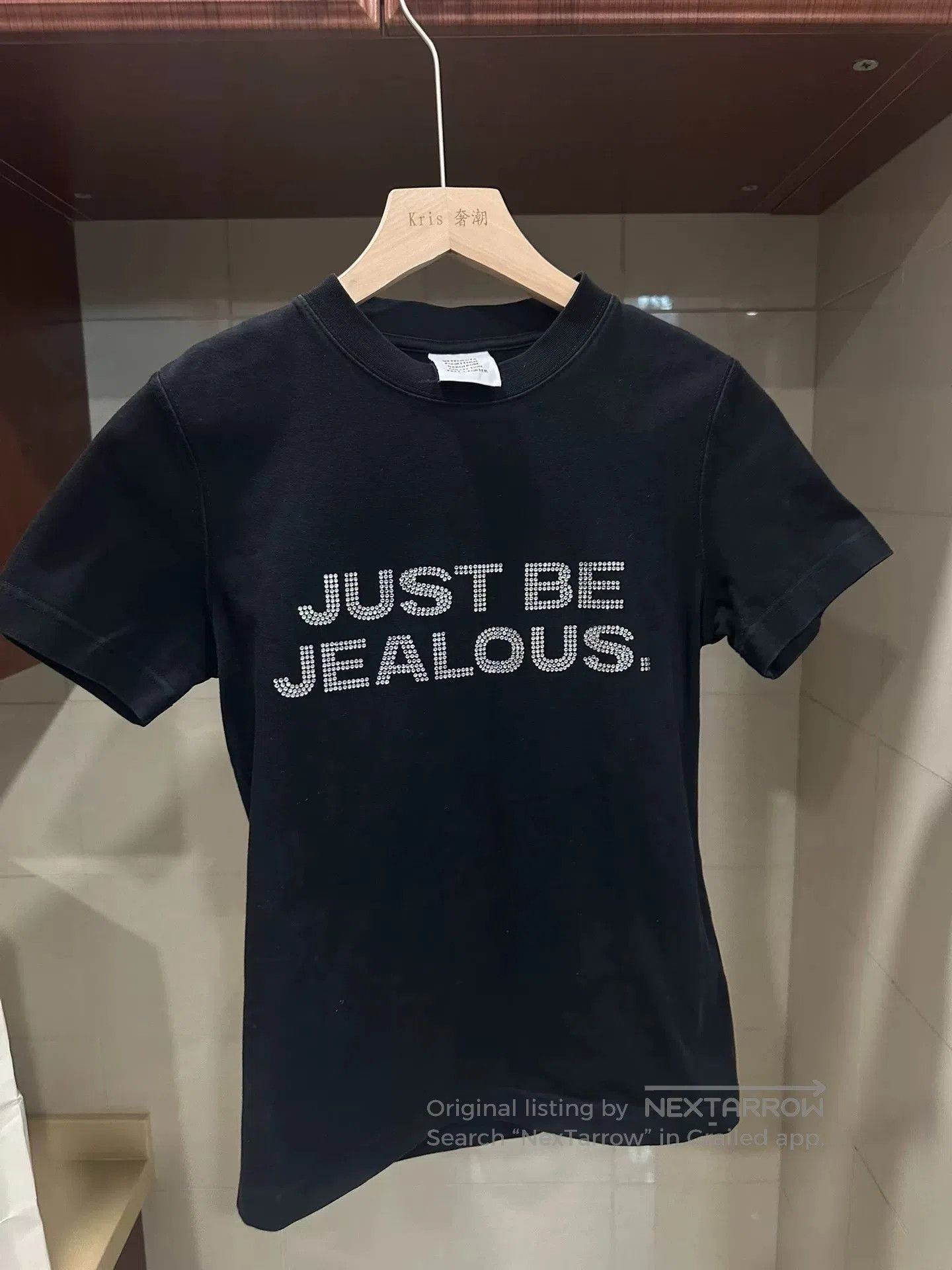 vetements short sleeve shirt with slogan.
