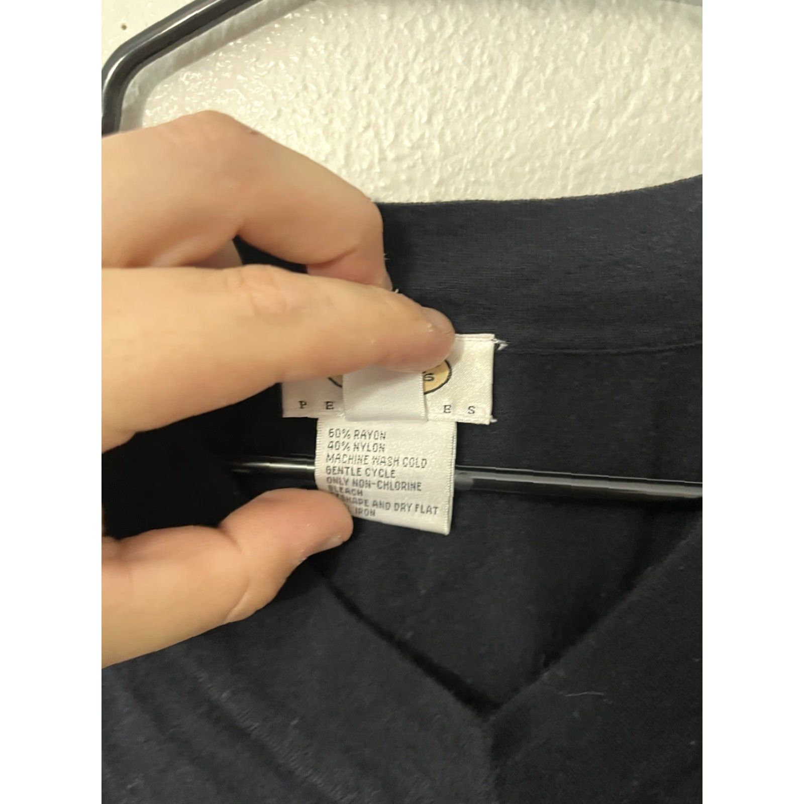 Talbots VINTAGE Talbots V-Neck Stretch Sweater Petites Small Black Rayon Nylon Blend Retro Womens Size S / US 4 / IT 40 - 4 Thumbnail