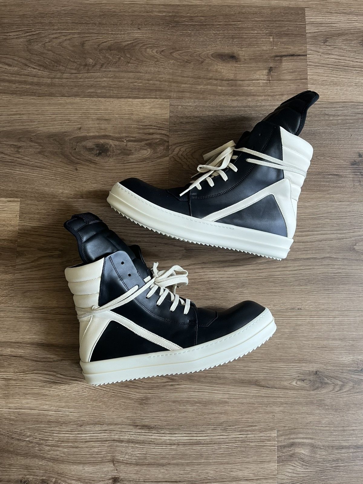 Rick Owens Rick Owens FW19 Larry Geobasket Pearl Grey and Red Size