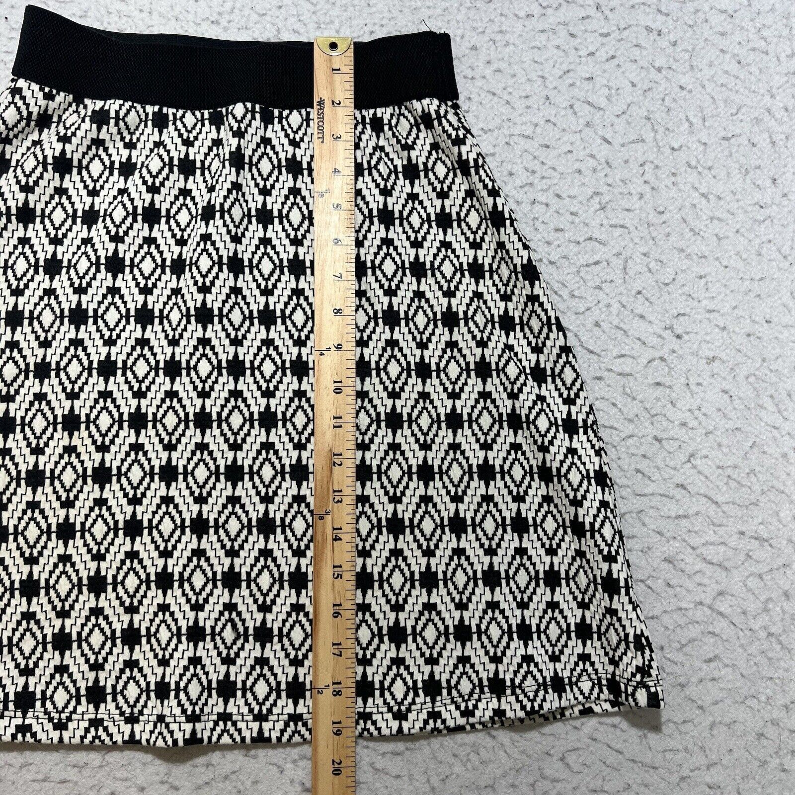 Nordstrom GILLI Kelsey Flared Mini Skirt Black/White Geometric Stretch Size 24" / US 00 / IT 34 - 8 Thumbnail