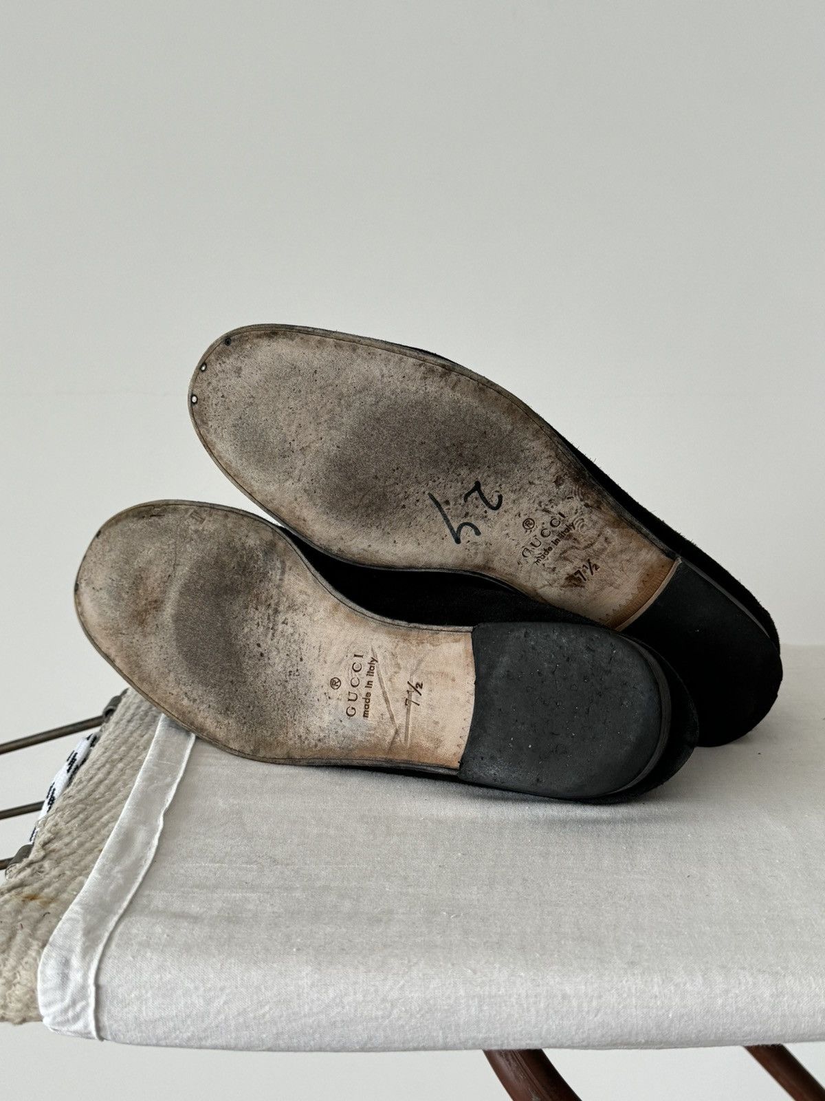 Gucci × Tom Ford × Vintage Vintage Gucci Black Horse Bit Suede Loafers Size US 8 / EU 41 - 7 Thumbnail