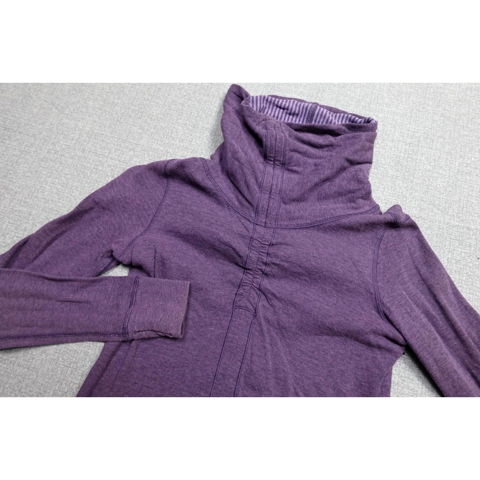 Lululemon Lululemon Sweatshirt Womens 6 Purple Cowl Neck Pullover Knit Stretch Soft Size M / US 6-8 / IT 42-44 - 2 Thumbnail
