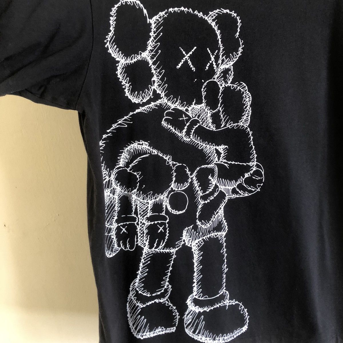 Kaws × Uniqlo Kaws X Uniqlo Shirt Size US L / EU 52-54 / 3 - 2 Thumbnail