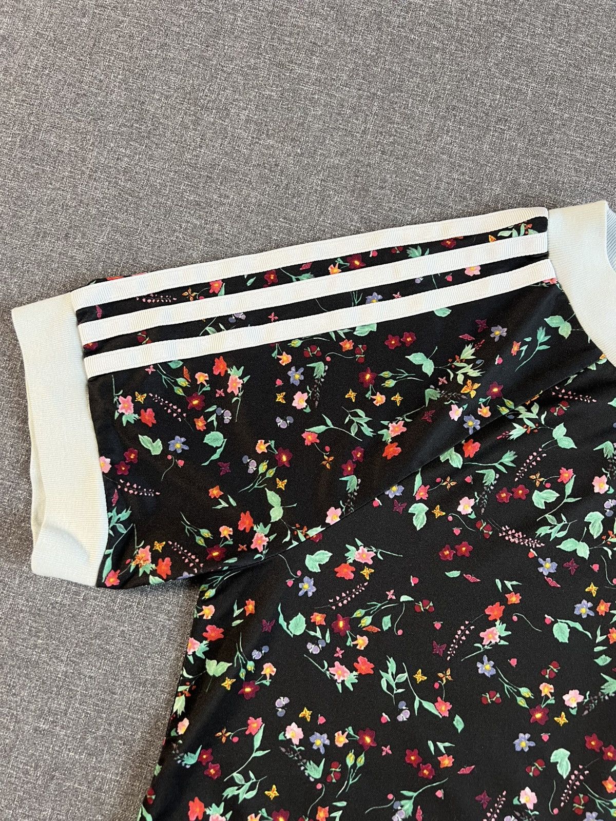 Adidas Adidas Originals Floral Print T-Shirt 🌸 Size XS — Like New Size XS / US 0-2 / IT 36-38 - 5 Thumbnail