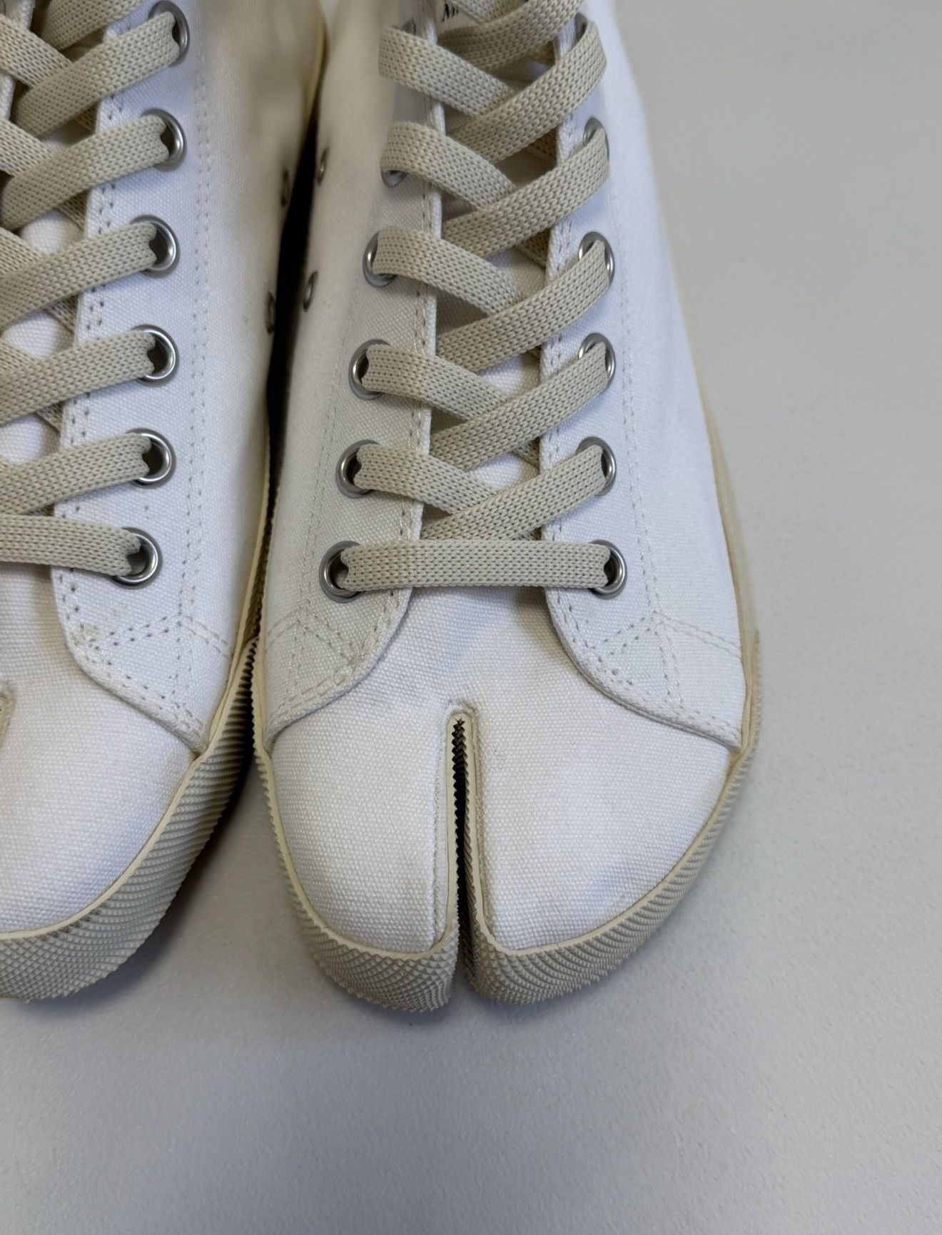 Maison Margiela White Canvas High Top Tabi Sneakers Size US 9 / EU 42 - 12 Thumbnail