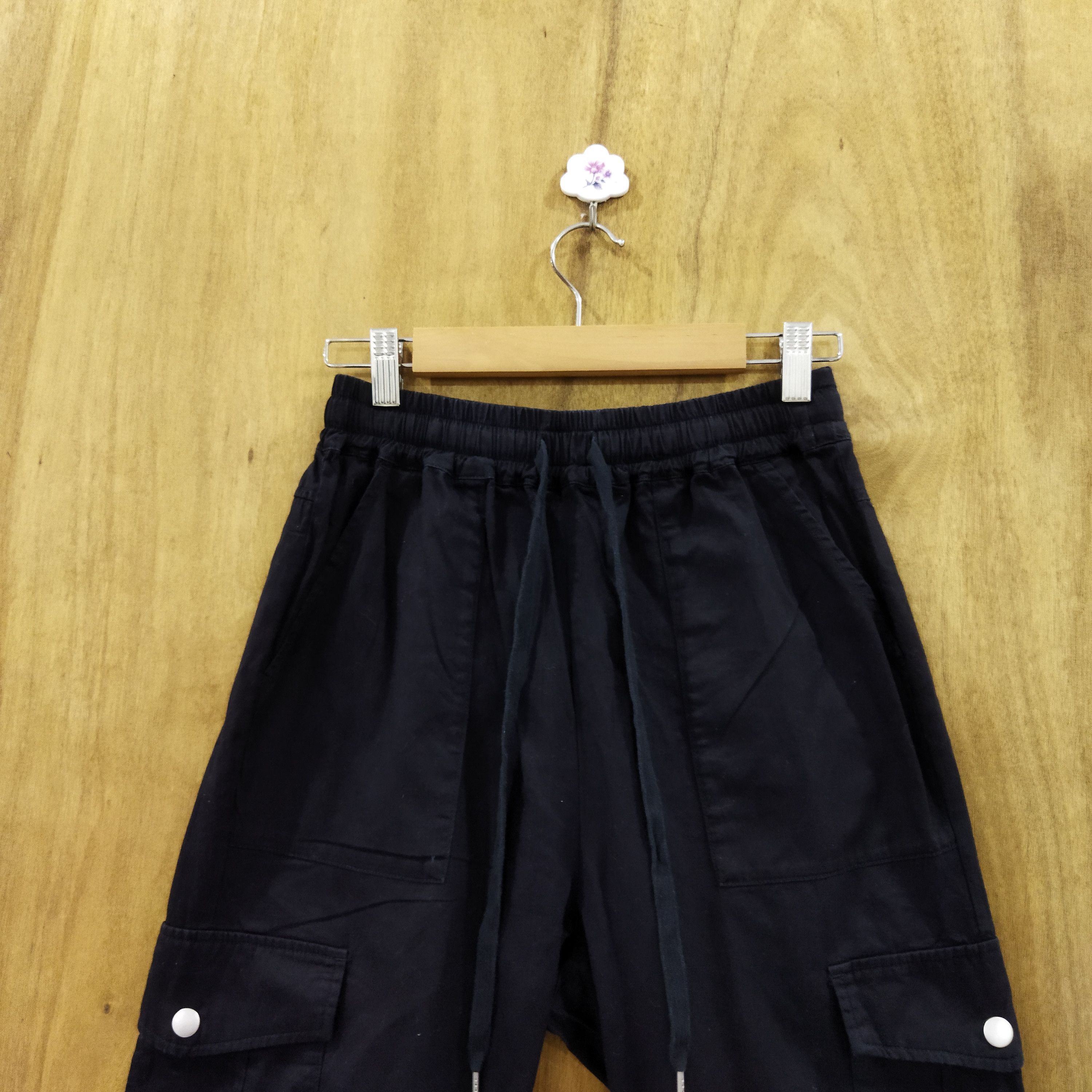 Japanese Brand 24/ C.O.Z.A BLACK SPRING WAIST CARGO PANTS Size US 26 / EU 42 - 2 Thumbnail