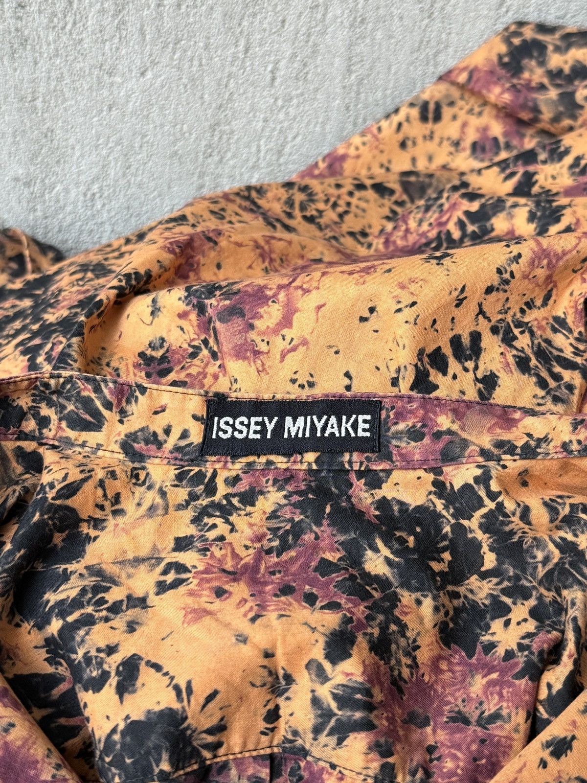 Issey Miyake Tie-dye printed stand-up collar shirt with double pockets. Size US M / EU 48-50 / 2 - 3 Thumbnail