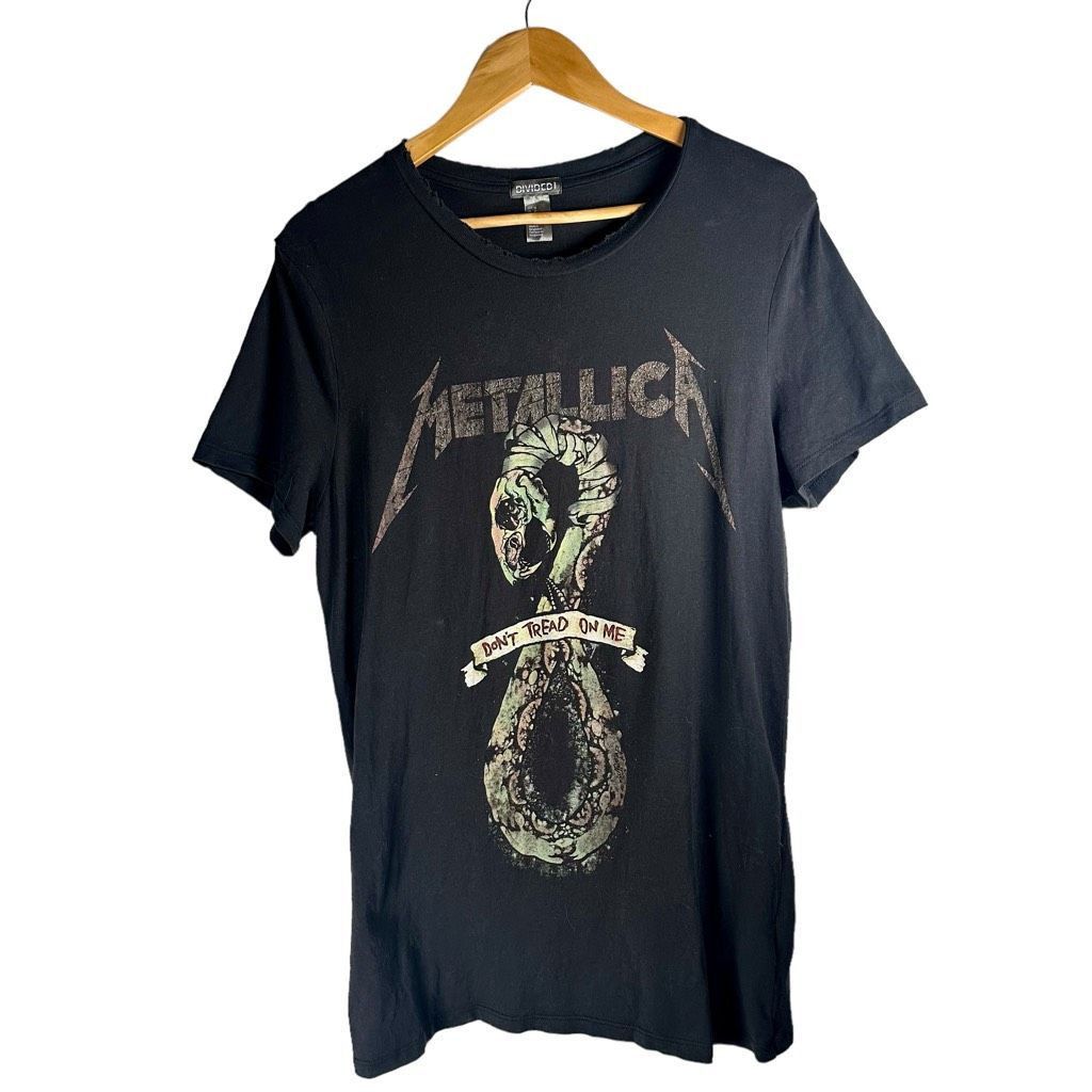 image of Divided Distressed Metallica Don’T Tread On Me 1991 Concert in Black, Men's (Size Medium)