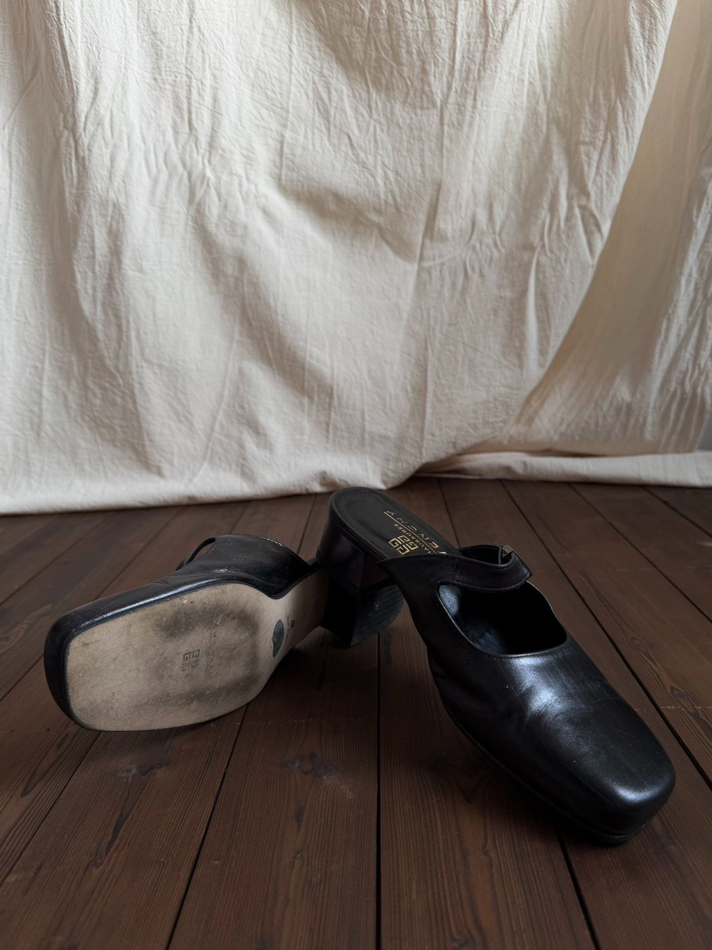 Givenchy Givenchy Vintage Black Leather Glitter Low-Heel Mules Size US 6 / IT 36 - 1 Thumbnail