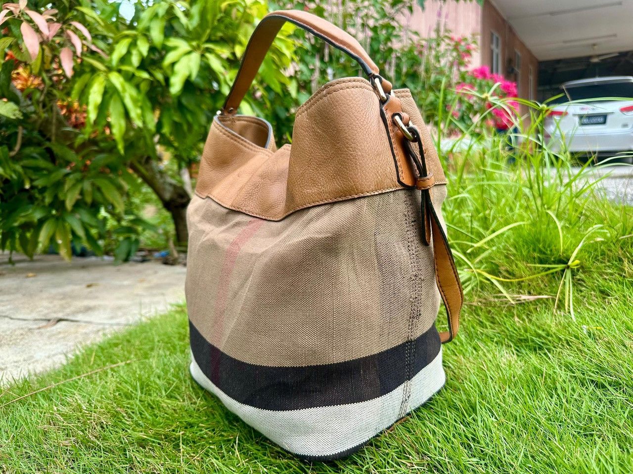 Burberry Authentic Burberry Saddle Brown Mega Check Ashby Tassel Size ONE SIZE - 3 Thumbnail