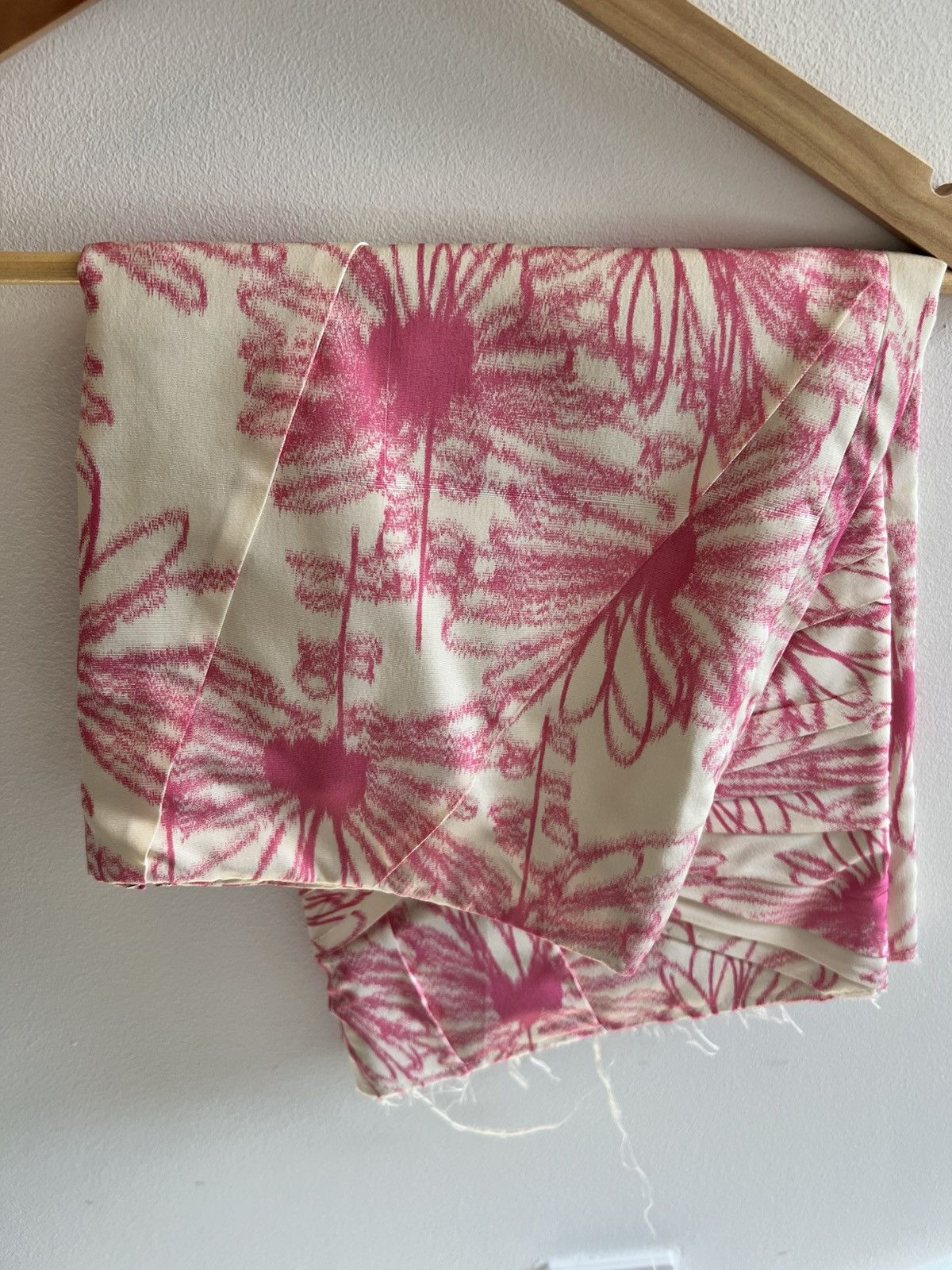 Calvin Klein 205W39NYC Pink/cream floral Calvin Klein 205W39NYC skirt size 6 Size 28" / US 6 / IT 42 - 5 Thumbnail