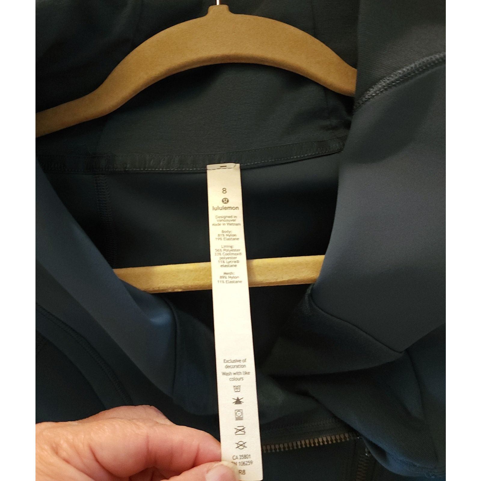 Lululemon Lululemon Asymmetrical Zip Jacket cobalt blue size 8 Size M / US 6-8 / IT 42-44 - 3 Thumbnail