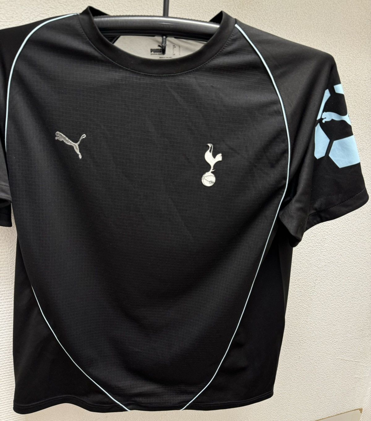 Puma Tottenham Hotspurs puma soccer jersey L sz black Size US L / EU 52-54 / 3 - 4 Thumbnail
