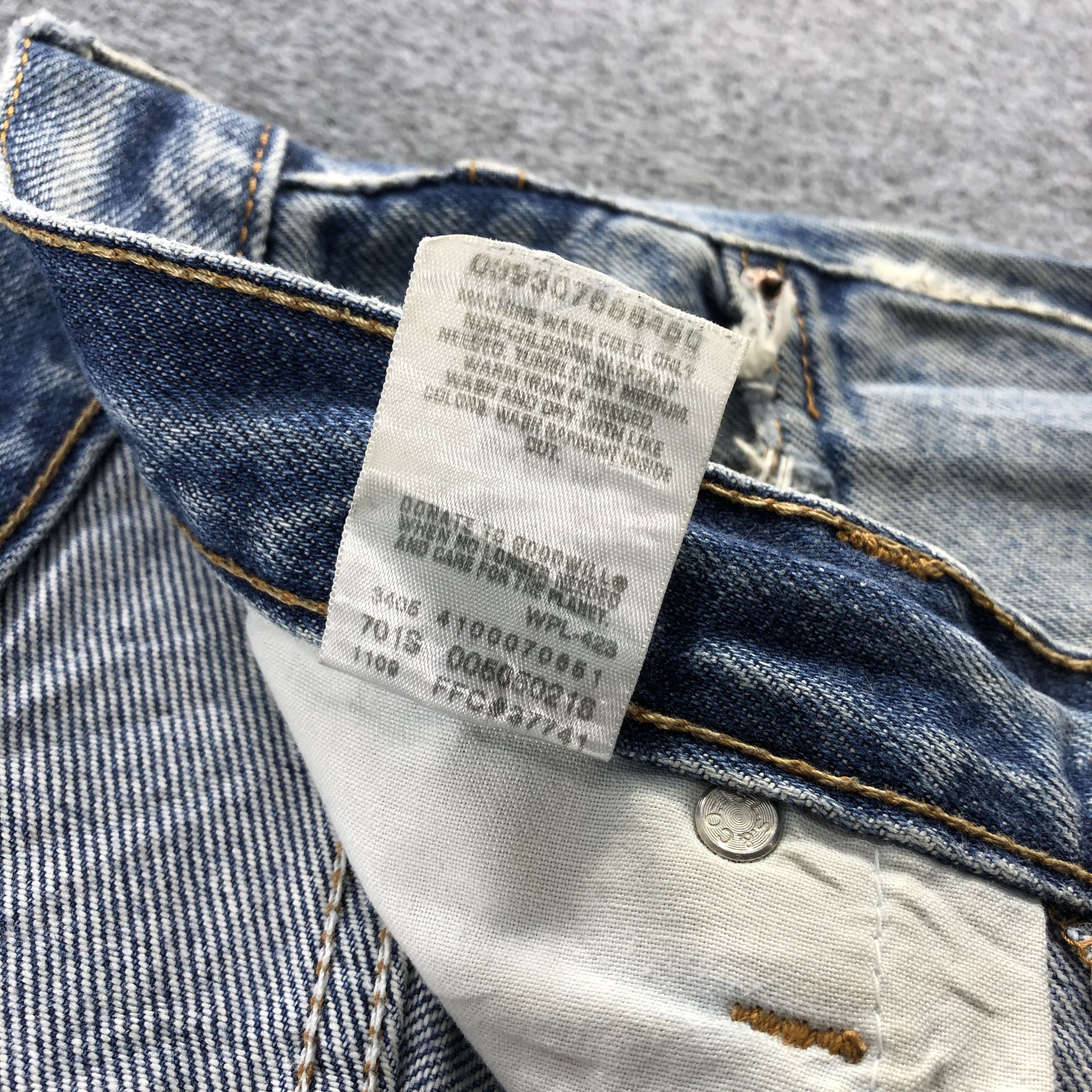 Levi's Vintage Distress Light Wash Levis 505 Jeans-J1252 Size US 35 - 12 Thumbnail