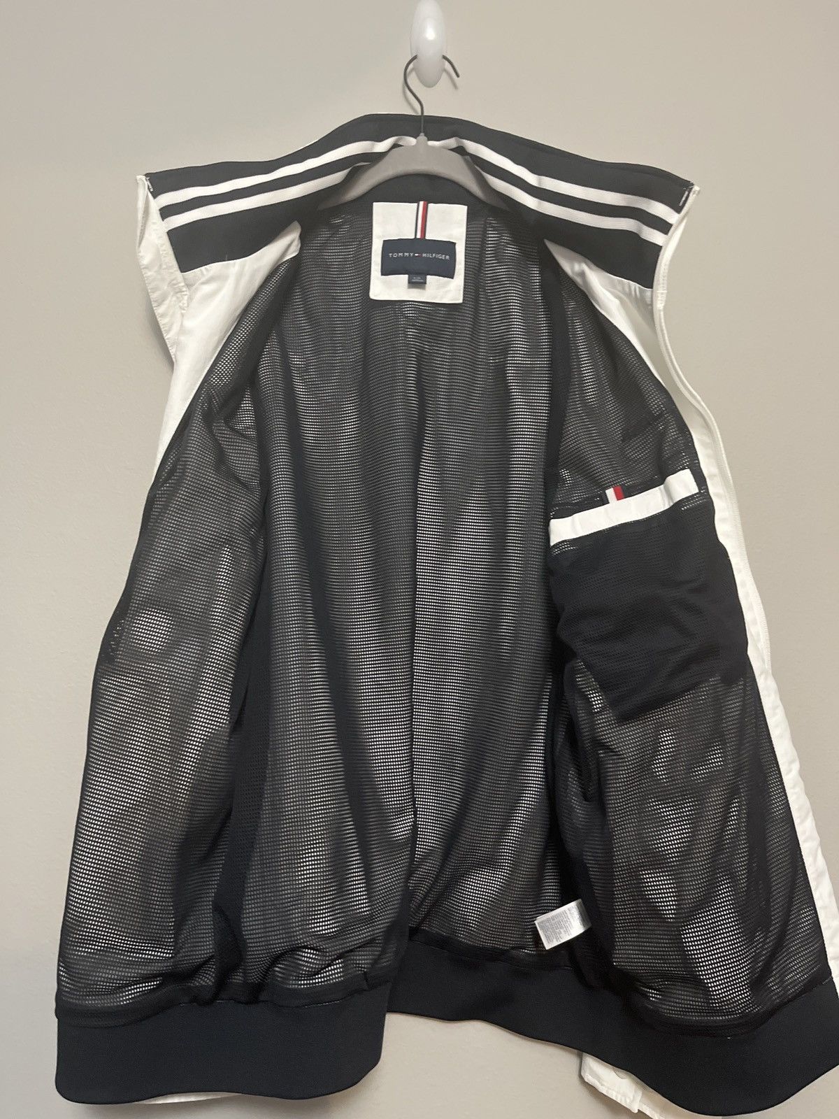 Tommy Hilfiger Tommy Hilfiger Lightweight Waterproof Regatta Bomber Jacket Size US L / EU 52-54 / 3 - 3 Thumbnail