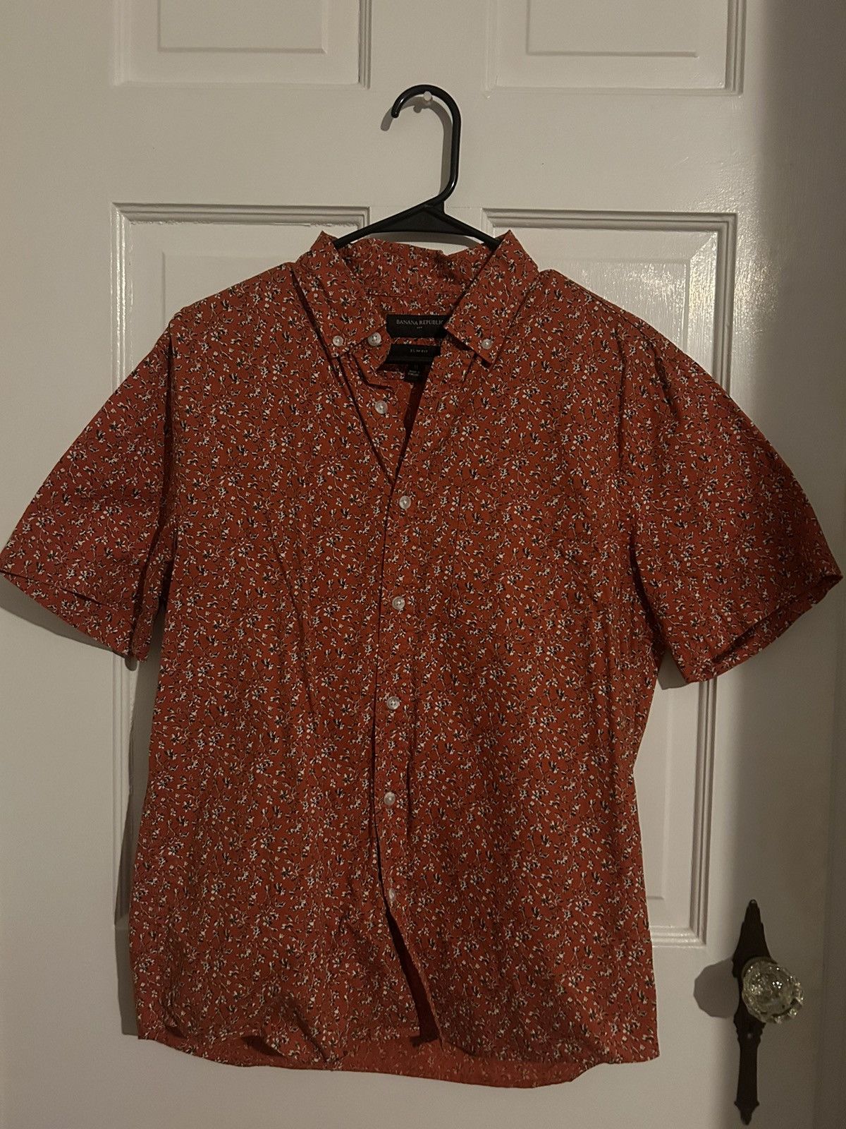 Banana Republic Banana Republic red floral button down Size US M / EU 48-50 / 2 - 1 Thumbnail