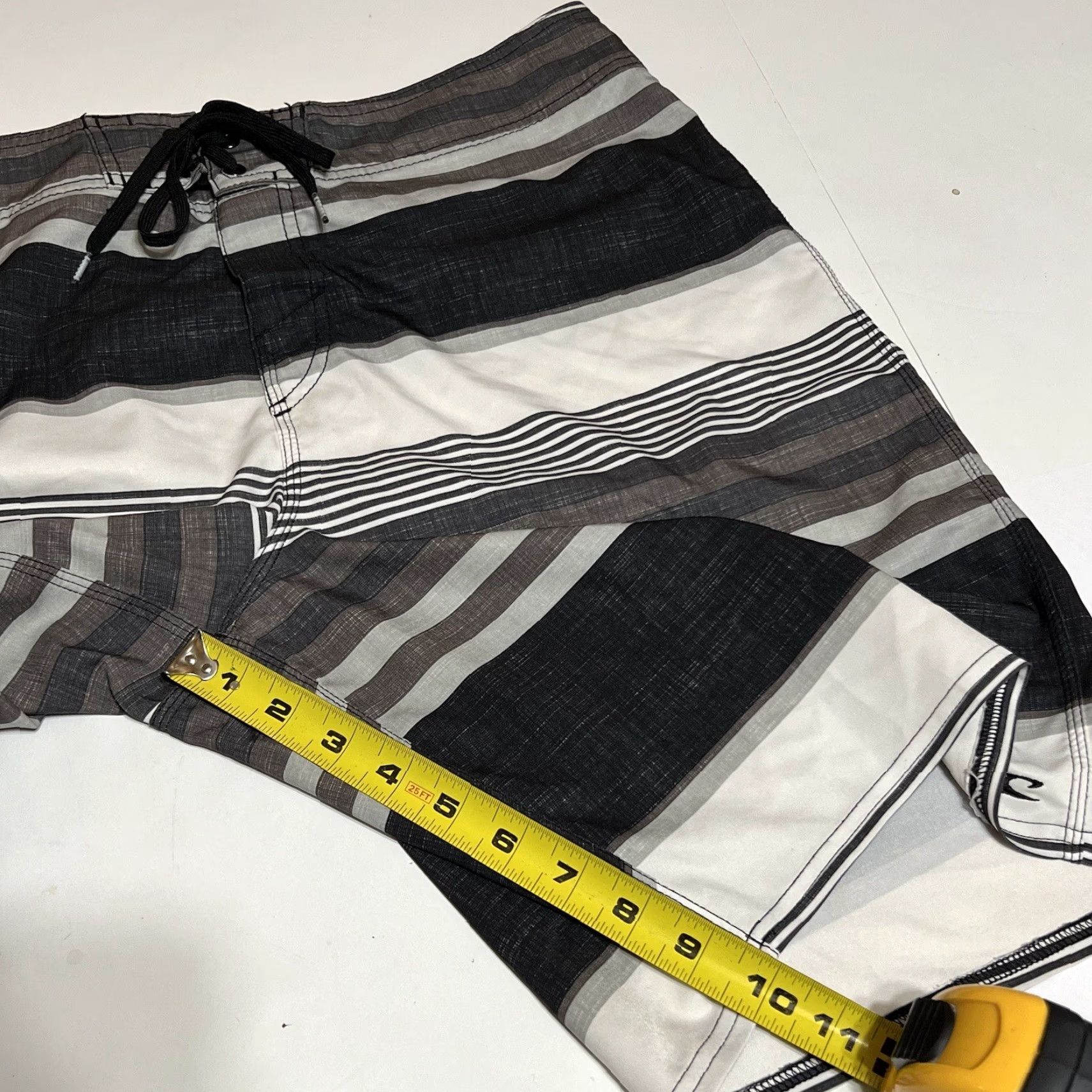 O'Neill O'Neill Board Shorts Men's Size 38 Gray White Striped Cargo Pocket Swim Unlined Polyester Blend Microfiber 90s Lifeguard Beach Athletic Size US 38 / EU 54 - 5 Thumbnail