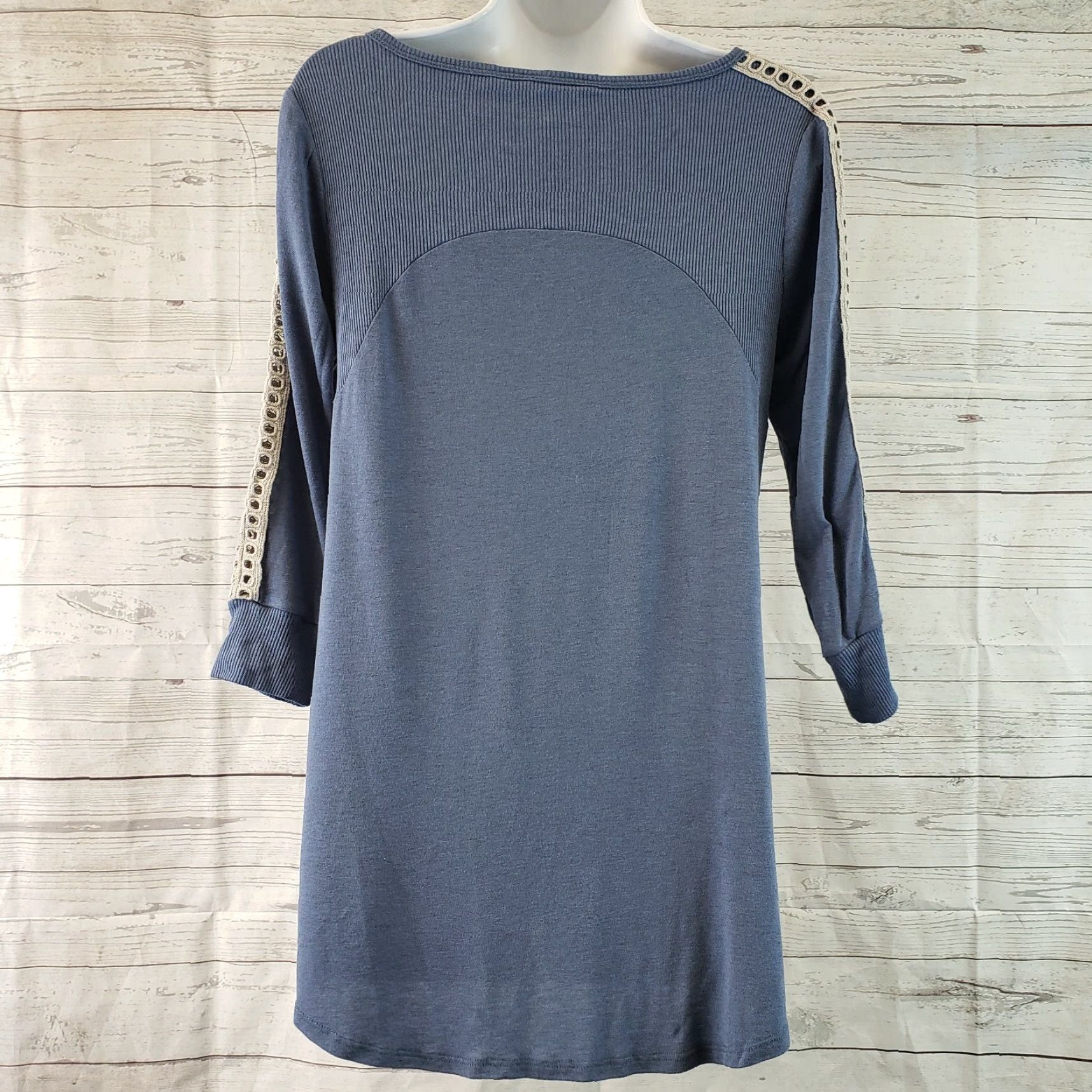 Soft Surroundings Soft Surroundings Womens Cassidie Tee Sz Small Blue 3/4 Sleeve Rayon Blend T-Shirt Casual Womens Small Blue Cotton-Free? Size S / US 4 / IT 40 - 3 Thumbnail