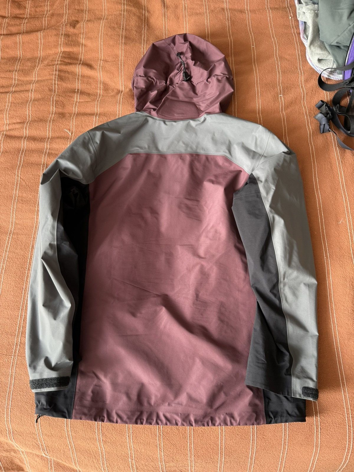 Arc'teryx Arc’teryx Beta Jacket Recut no 11 Size US M / EU 48-50 / 2 - 6 Thumbnail