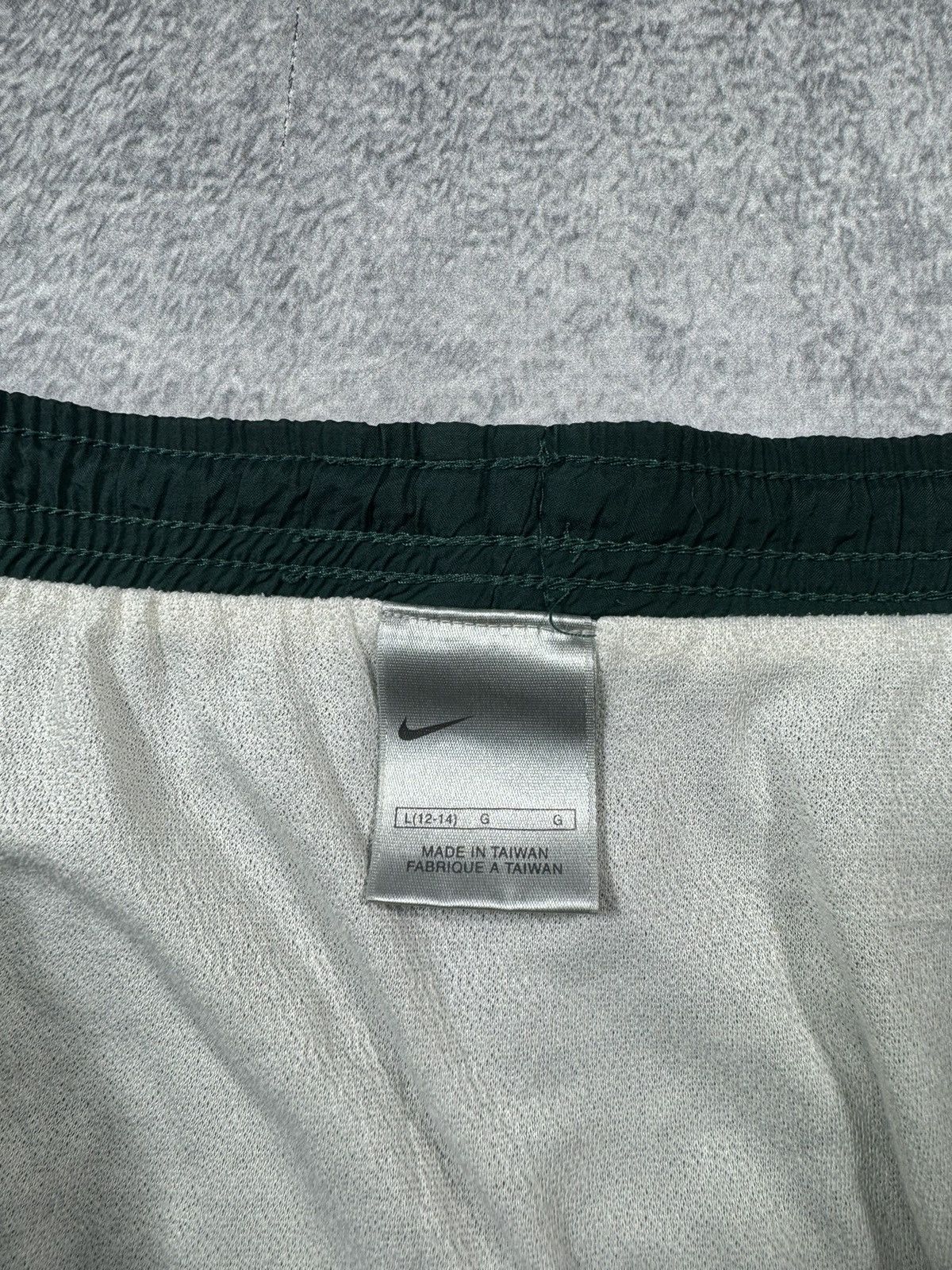 Nike Vintage Nike Nylon Shorts Y2K Size L Size US 34 / EU 50 - 6 Thumbnail