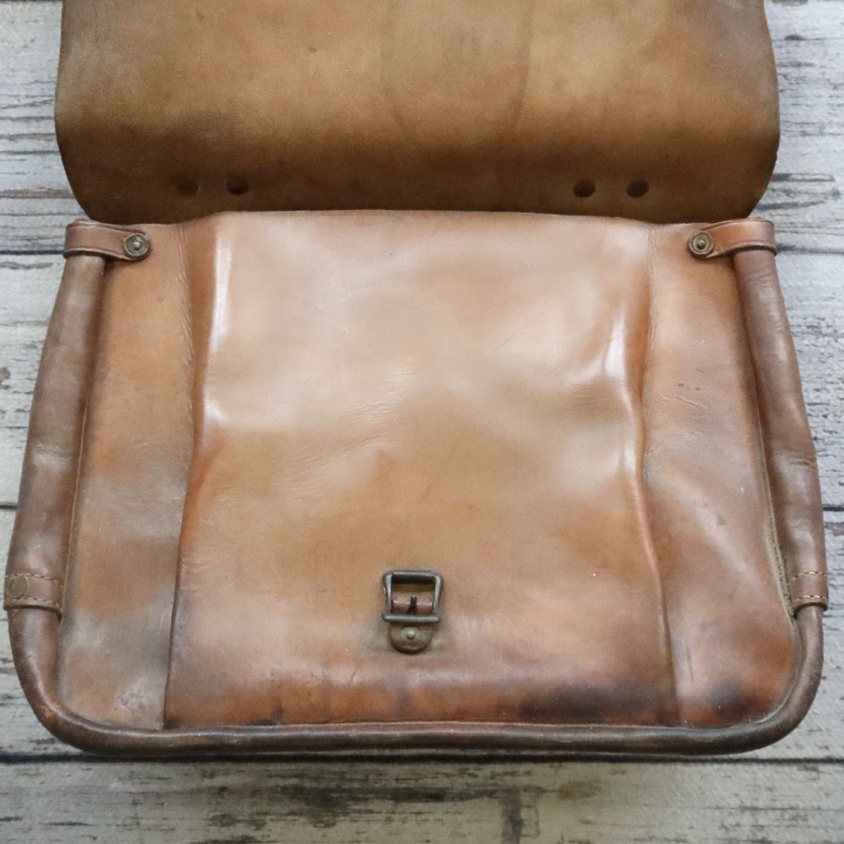 Vintage VINTAGE USPS US Mail Messenger Bag 1944 Made in USA Mens Brown Leather 1940s, Messenger Bag, Vintage, US Mail, Made in USA, 1944, Brown, Leather, Mens Size ONE SIZE - 6 Thumbnail