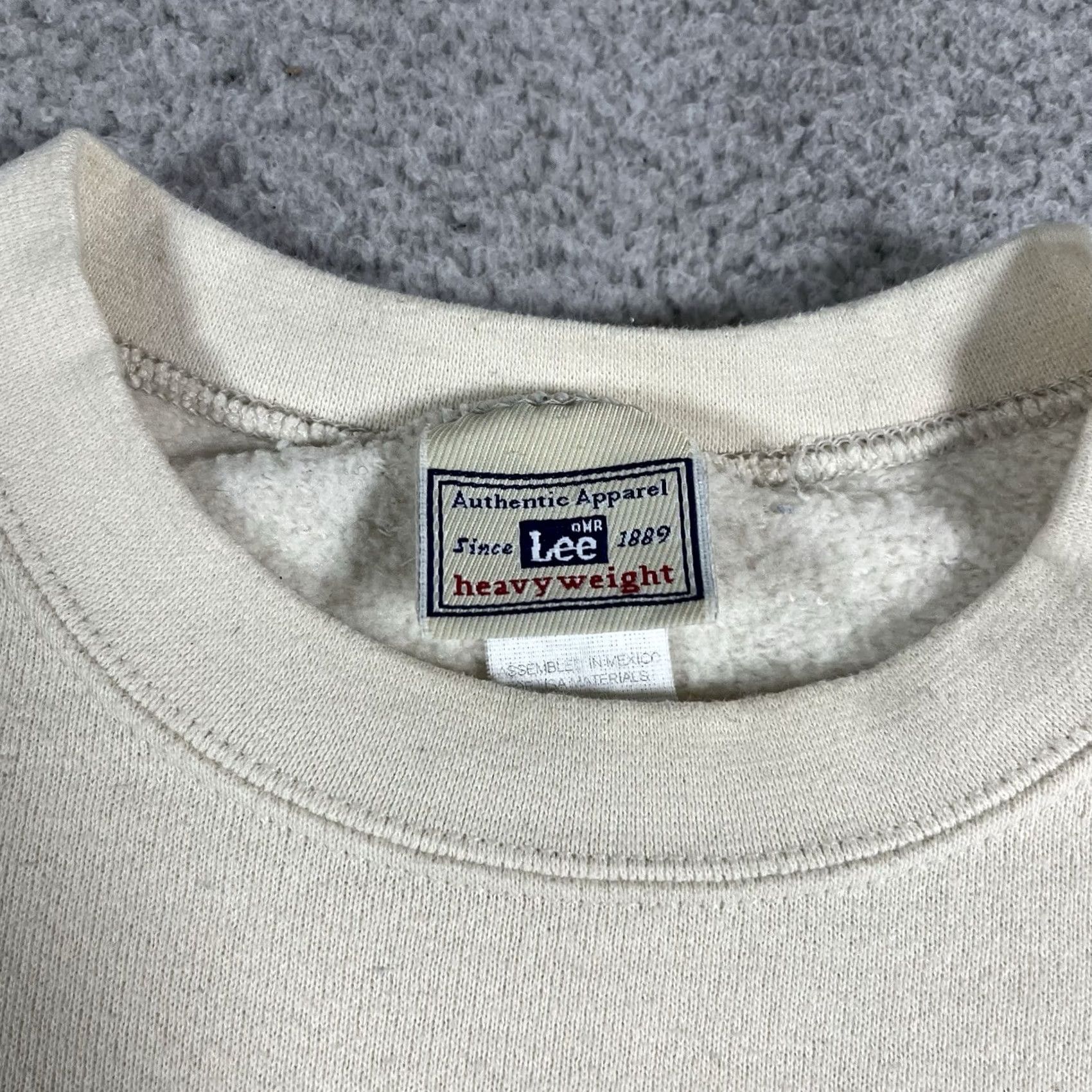 Lee VINTAGE Pfizer Sweatshirt Mens XL Cream Pullover Crewneck Logo Embroidered 80s 90s Retro USA Winter Fall Spring Baggy Regular Mens Size US XL / EU 56 / 4 - 4 Thumbnail