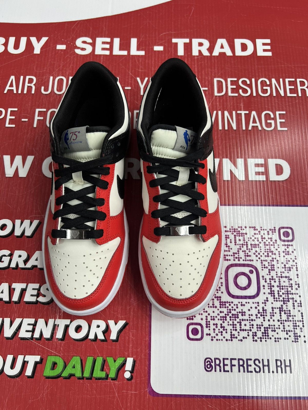 Nike Nike Dunk Low Chicago Size 6y Size US 6 / EU 39 - 4 Thumbnail