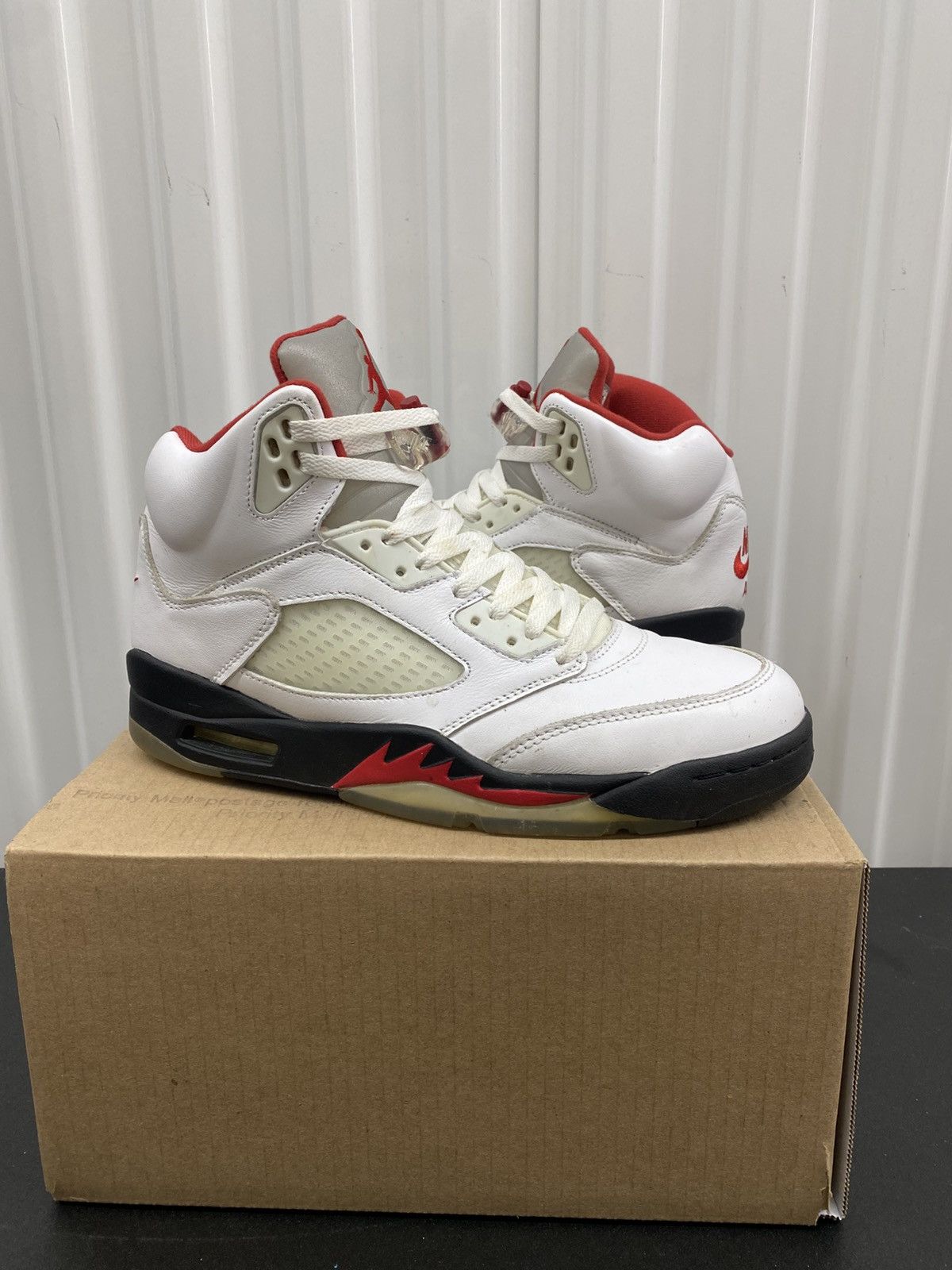 Jordan Brand Nike Air Jordan Retro 5 Fire Red Size 9 Men Size US 9 / EU 42 - 1 Thumbnail