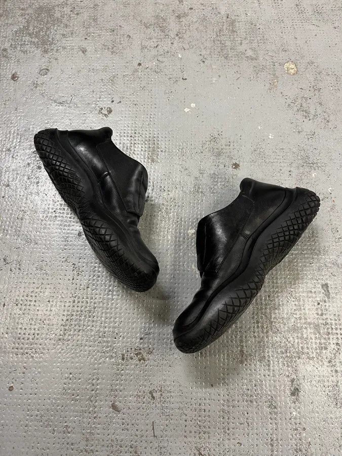 Prada AW1999 Prada Black Leather Slip-On Vibram Sole Boots Size US 8.5 / IT 38.5 - 2 Thumbnail