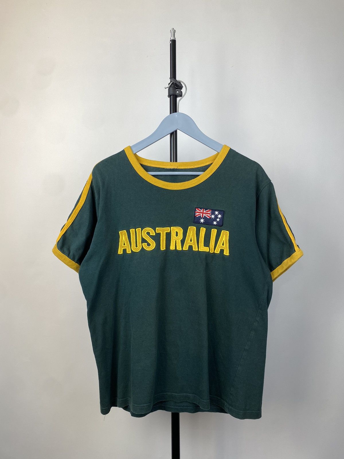 Vintage Vintage 90s Australia Big LOGO rare surf T-Shirt Size US S / EU 44-46 / 1 - 1 Thumbnail
