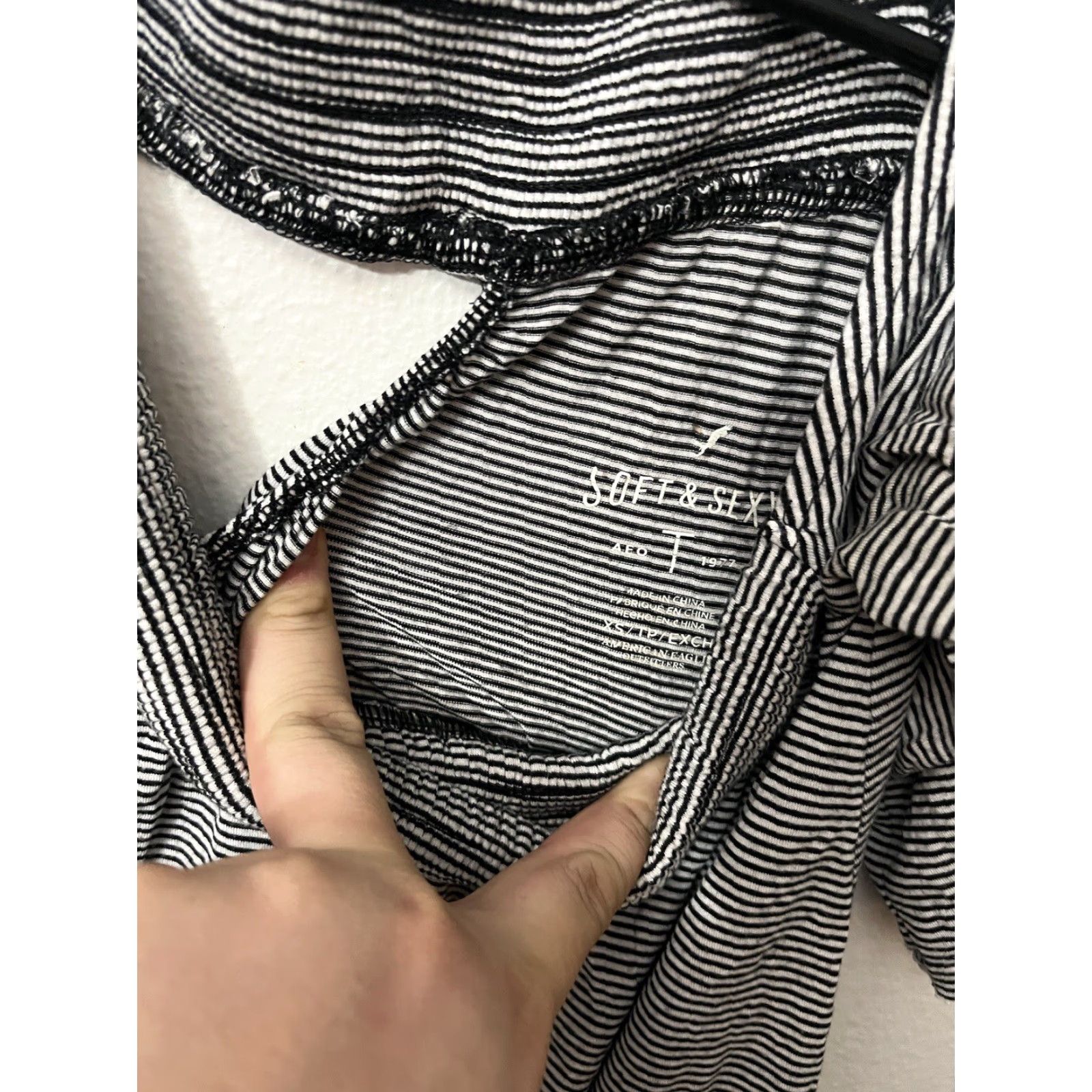 American Eagle Outfitters AMERICAN EAGLE Off the Shoulder Striped Blouse Cropped Multicolor Women’s XS Size XS / US 0-2 / IT 36-38 - 2 Thumbnail