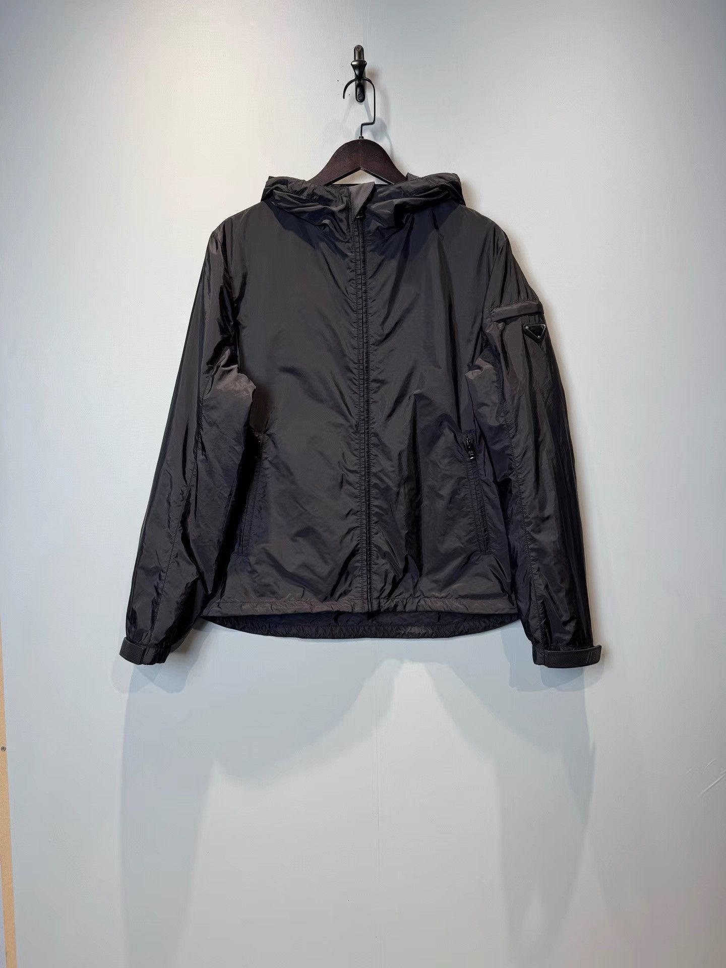 Prada Prada New Black Triangle Logo Windbreaker Jacket K36 Size US S / EU 44-46 / 1 - 1 Thumbnail