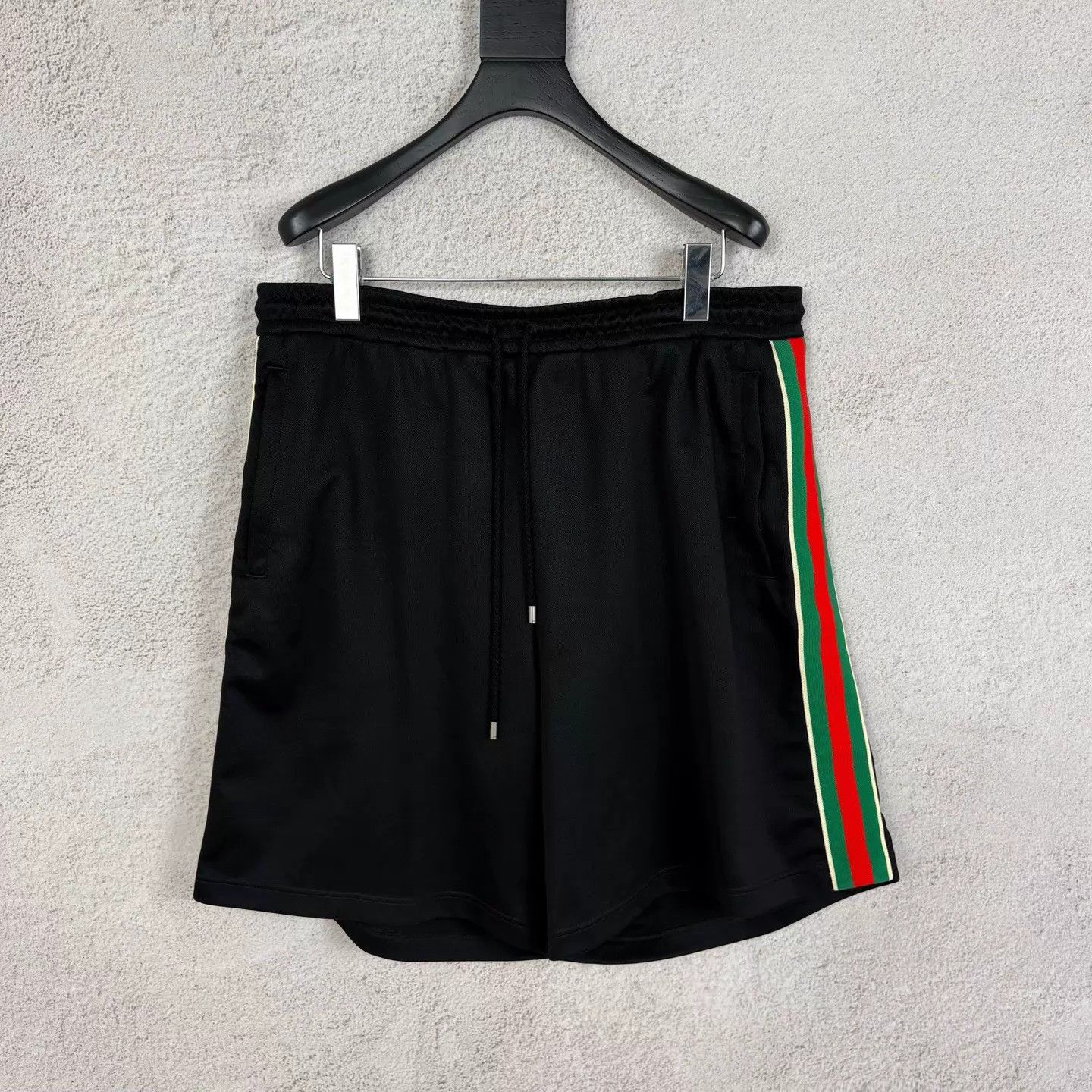 Gucci Gucci red green stripe back pocket GG logo short Size 30" / US 8 / IT 44 - 1 Thumbnail
