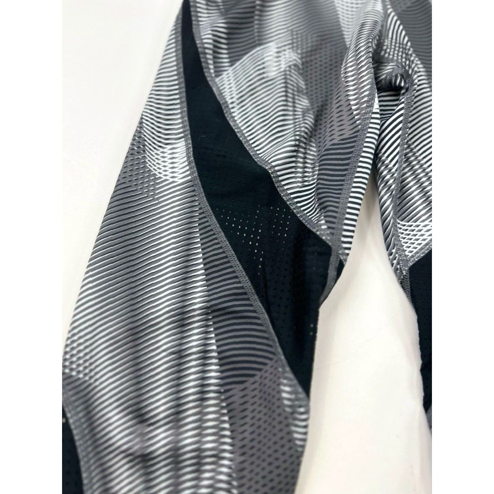 Nike Nike Pro Leggings Women’s Small Capri Cropped Hypercool Size 28" / US 6 / IT 42 - 3 Thumbnail