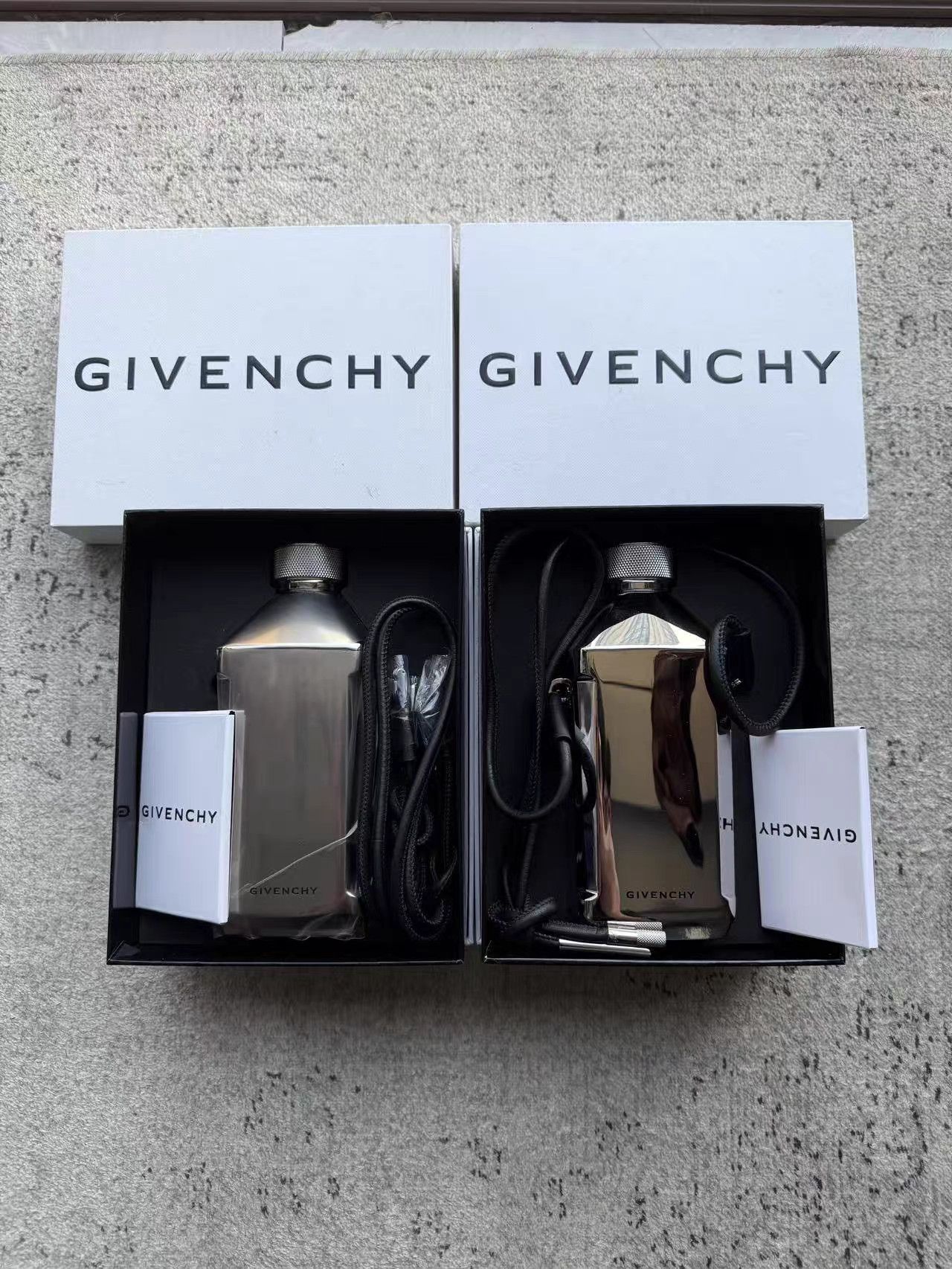 Givenchy Givenchy metallic mirror finish water bottle Size ONE SIZE - 1 Thumbnail
