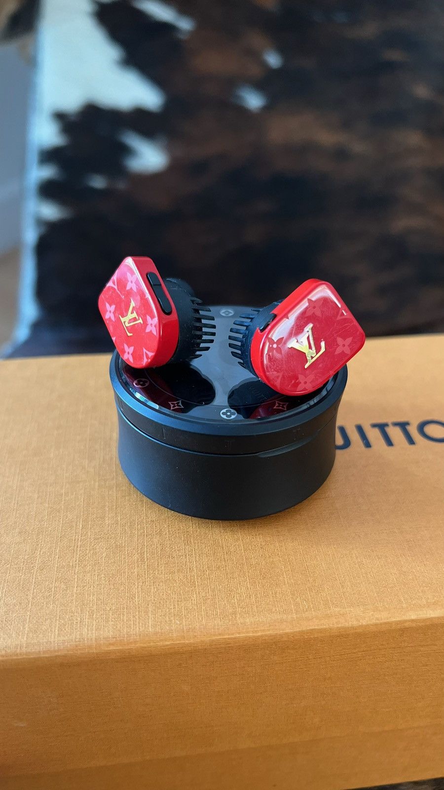 Louis Vuitton Louis Vuitton Horizon red monogram earbuds Size ONE SIZE - 1 Thumbnail