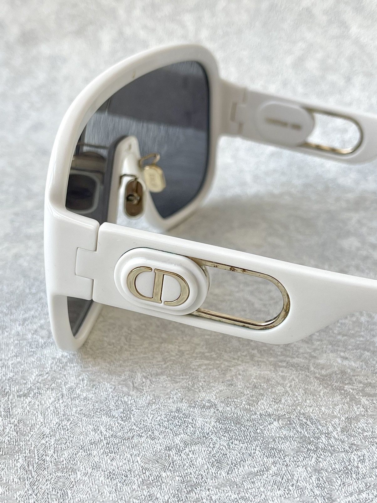 Dior Dior DiorBobbySport M1U Shield Sunglasses White Size ONE SIZE - 6 Thumbnail